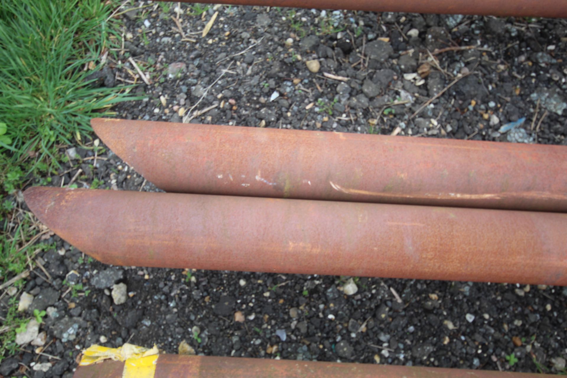 2x lengths of heavy duty steel tube. - Image 2 of 7