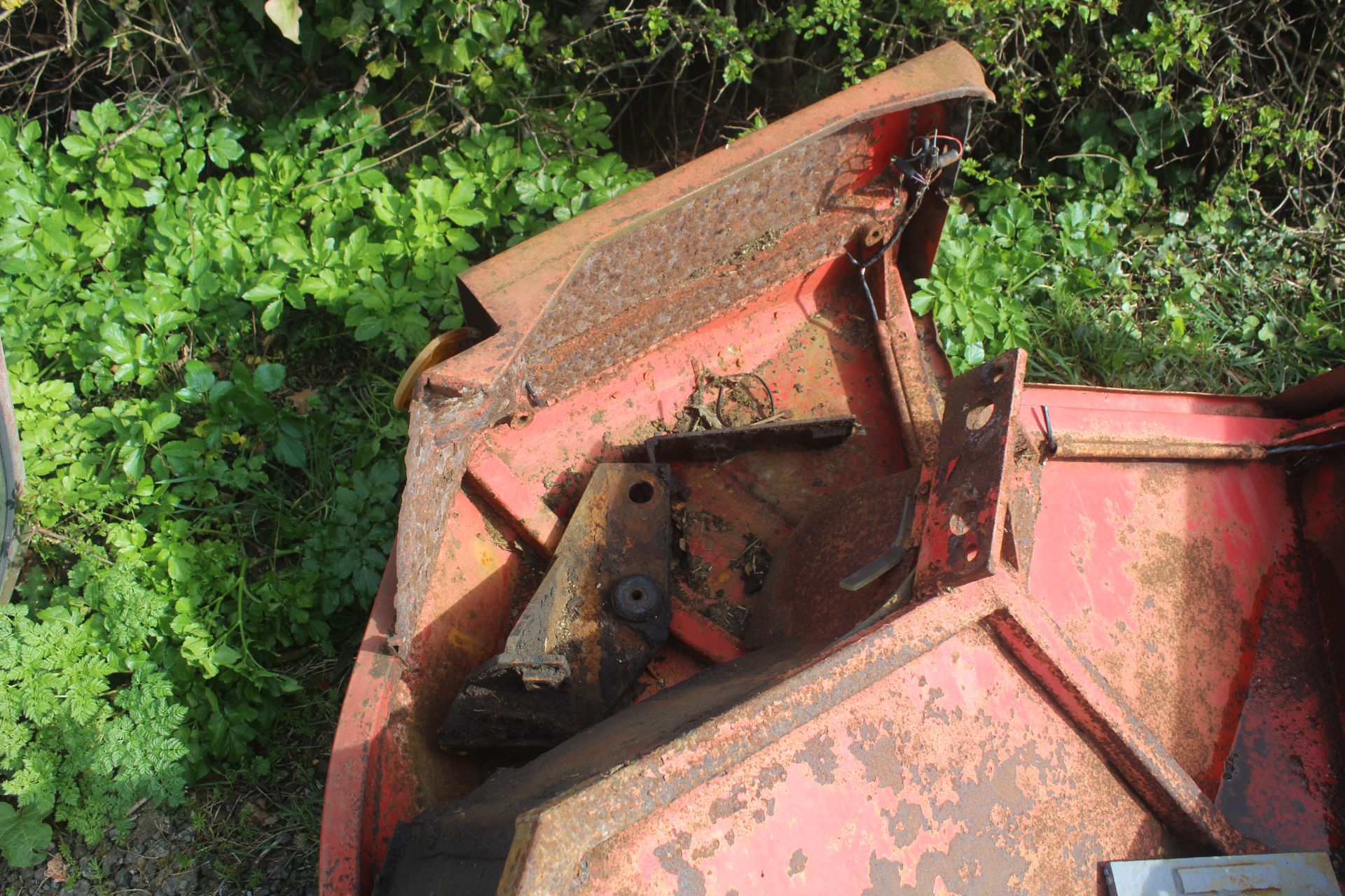 Massey Ferguson 240 cab and mudguards. - Image 16 of 16