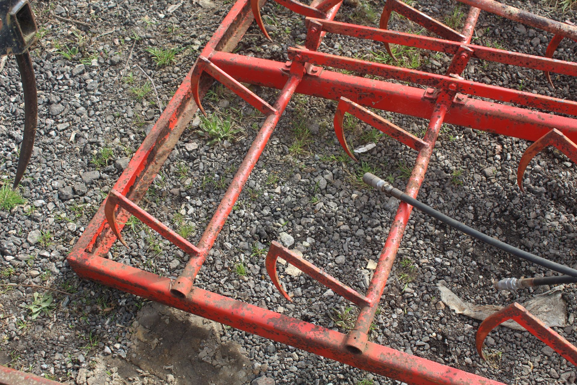 Browns flat 8 bale grab. JCB Q-Fit brackets. - Image 2 of 10