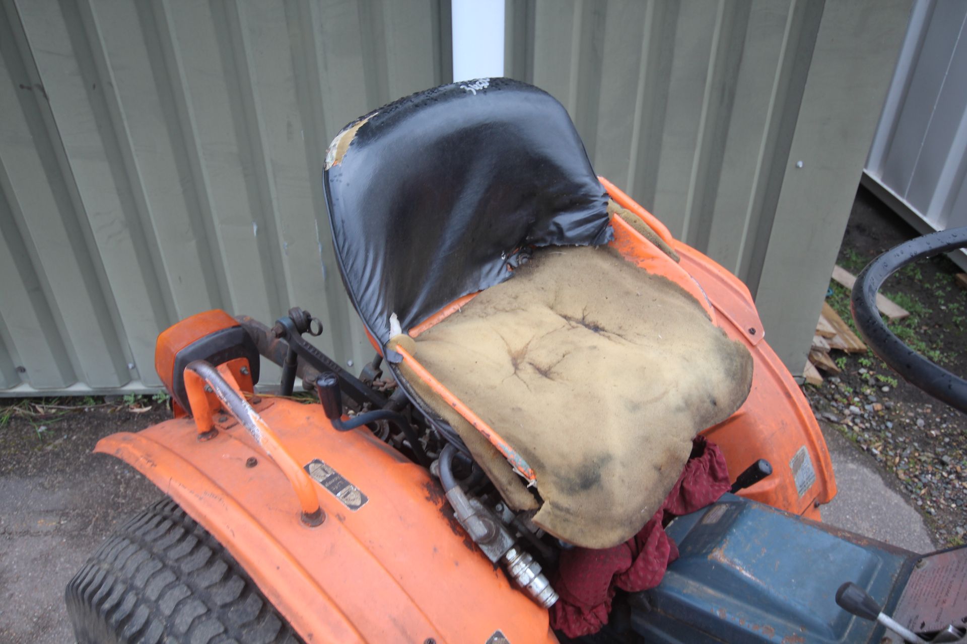 Kubota B7100 HST 4WD compact tractor. 3,134 hours. 29/12.00-15 rear turf wheels and tyres. Front - Bild 10 aus 41