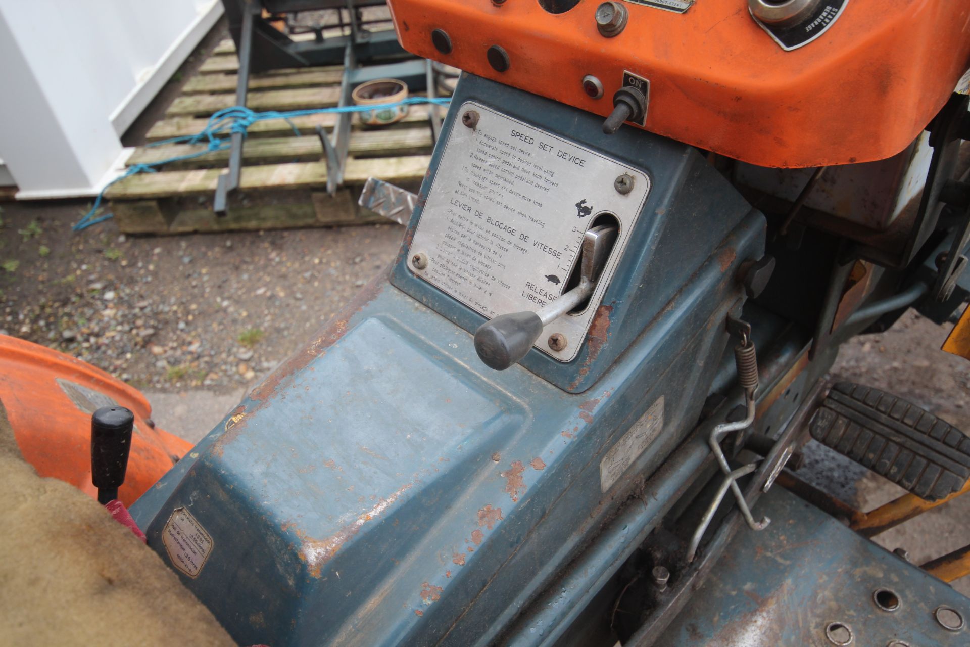 Kubota B7100 HST 4WD compact tractor. 3,134 hours. 29/12.00-15 rear turf wheels and tyres. Front - Bild 14 aus 41