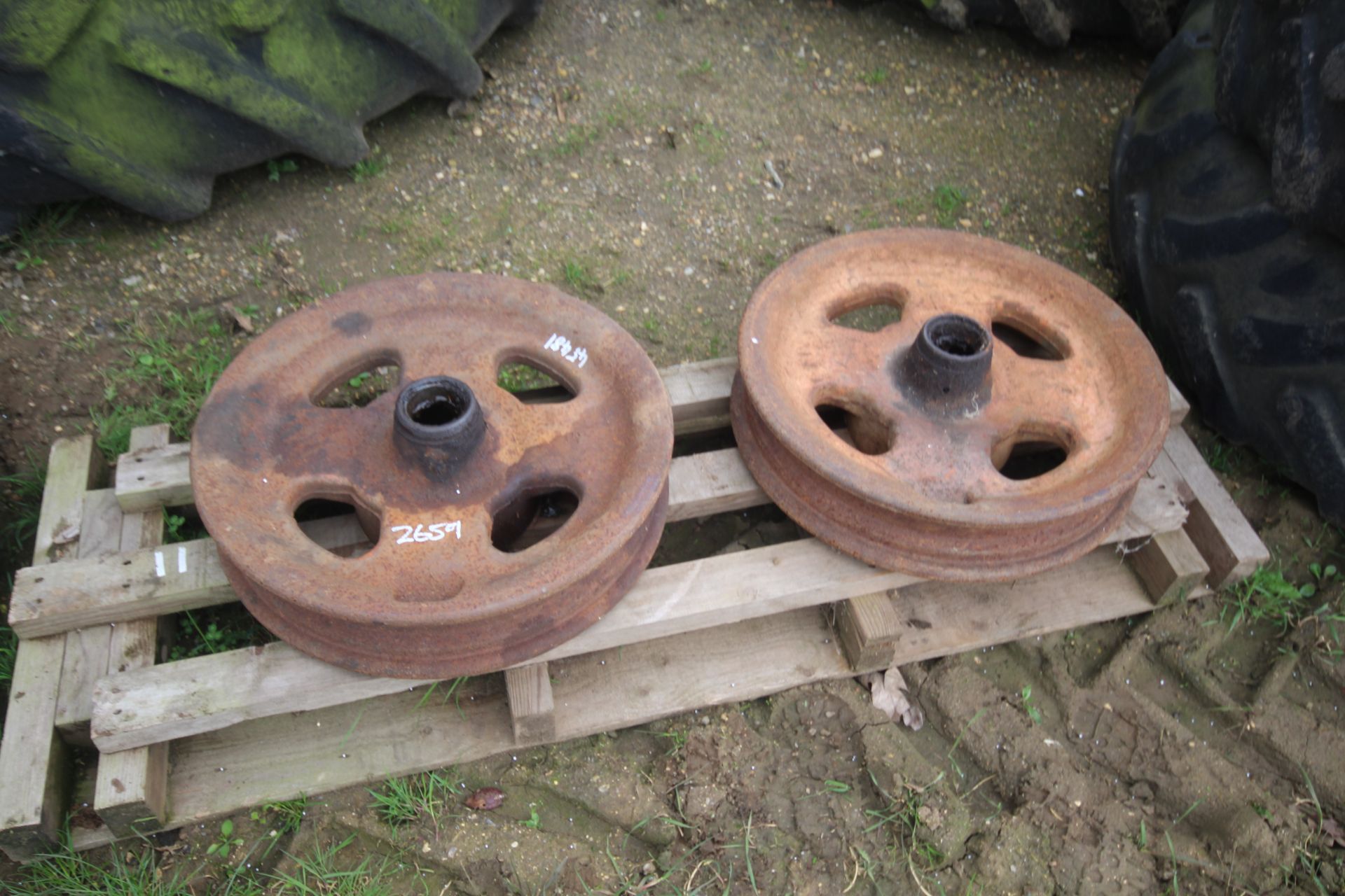 Fordson Major cast iron wheels. (11)