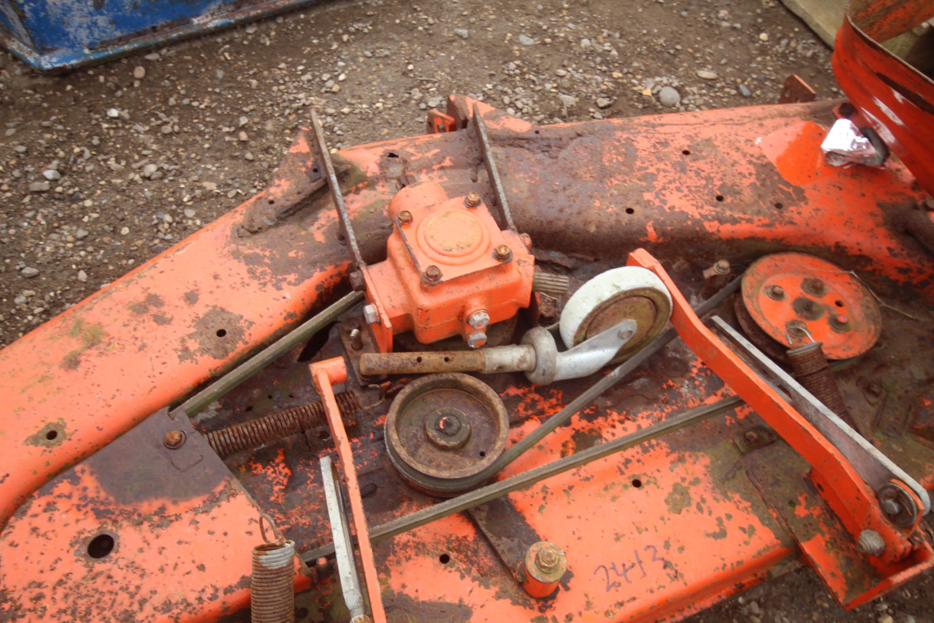 Kubota mid-mounted mower deck. - Image 3 of 6