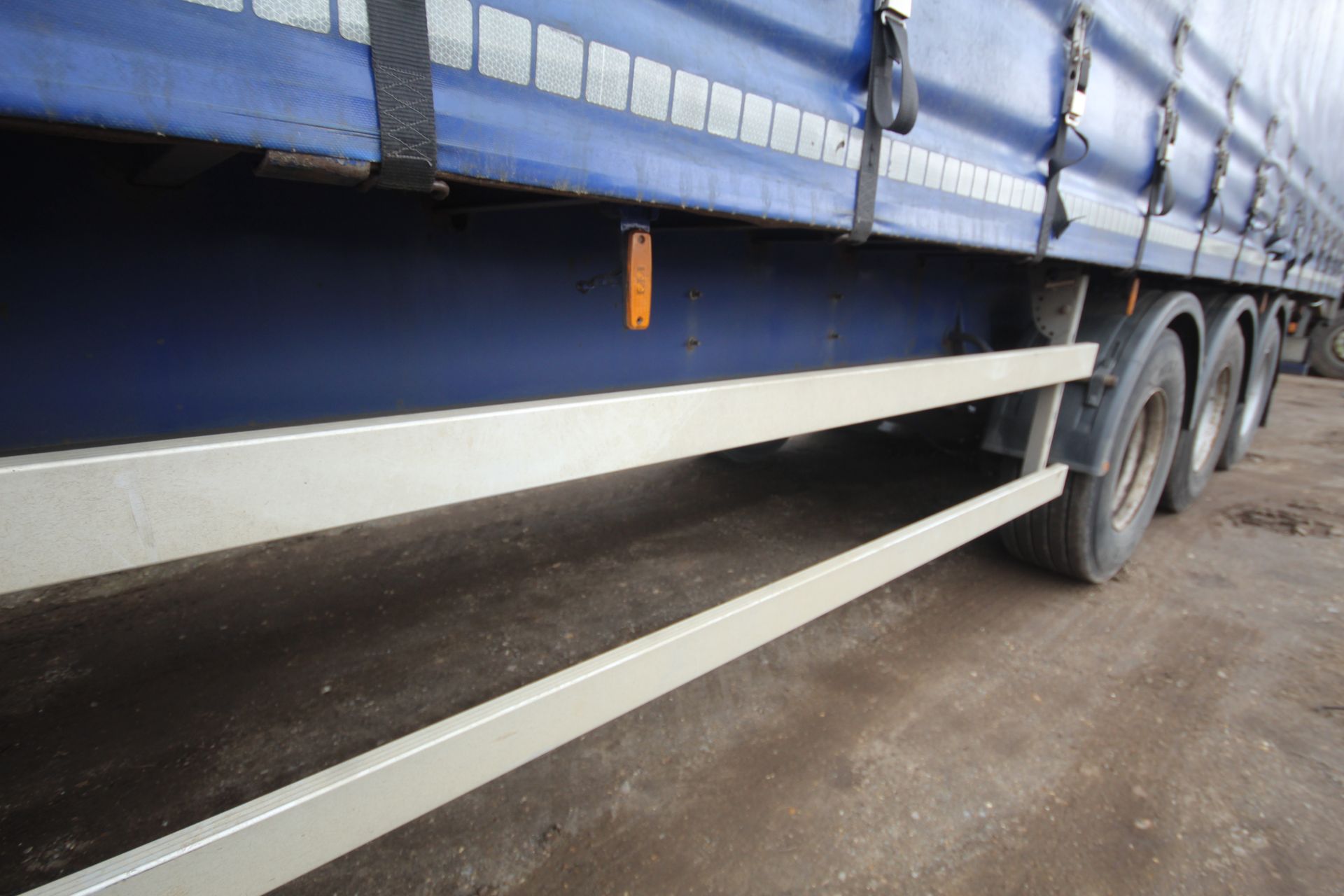 **CATALOGUE CHANGE** Montracon 39T 13.7m tri-axle curtain-side trailer. Registration C224538. Date - Image 18 of 74