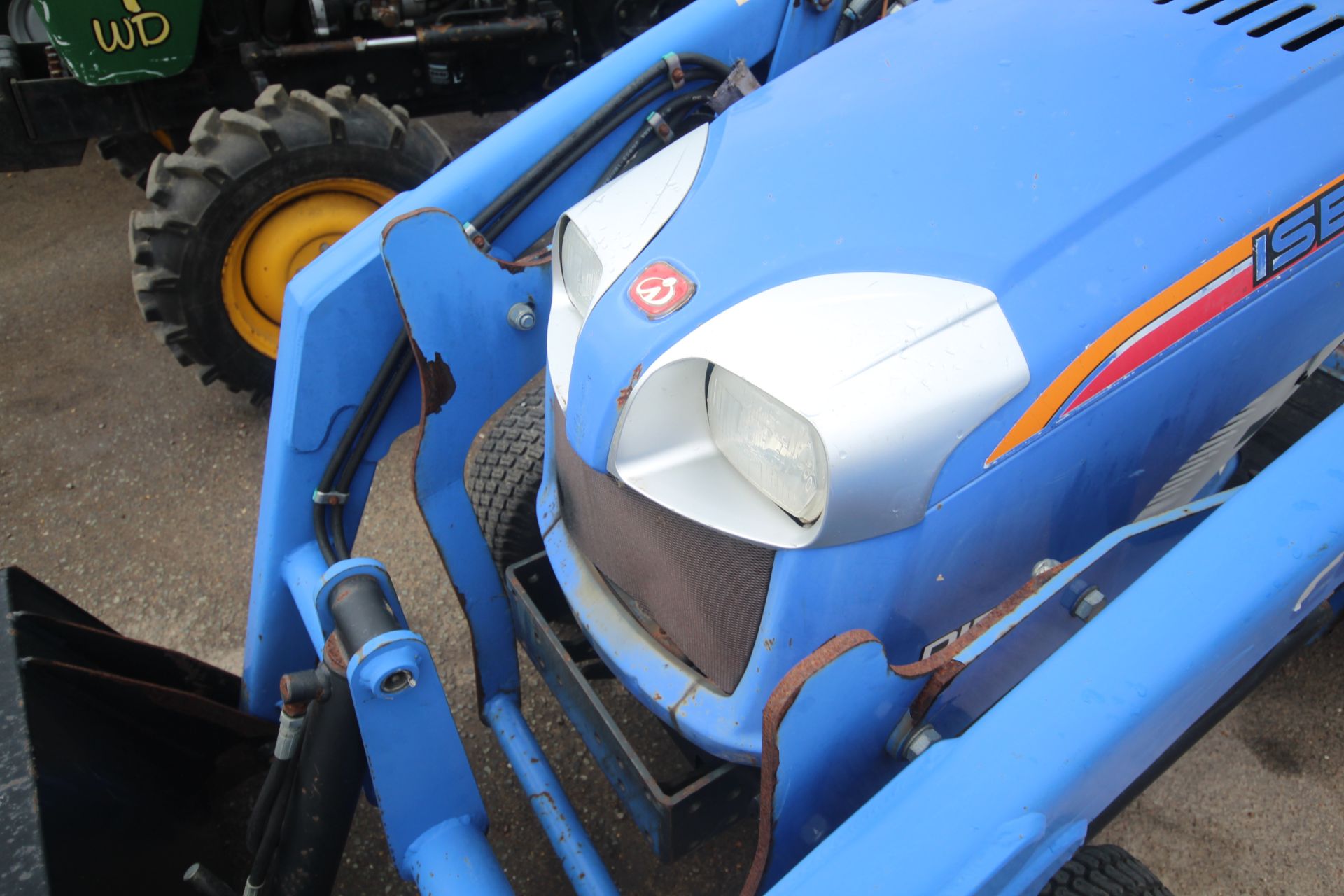 Iseki TGX237 4WD hydrostatic compact tractor. 2010. 605 hours. 26x12.00-12 rear turf wheels and - Bild 8 aus 39