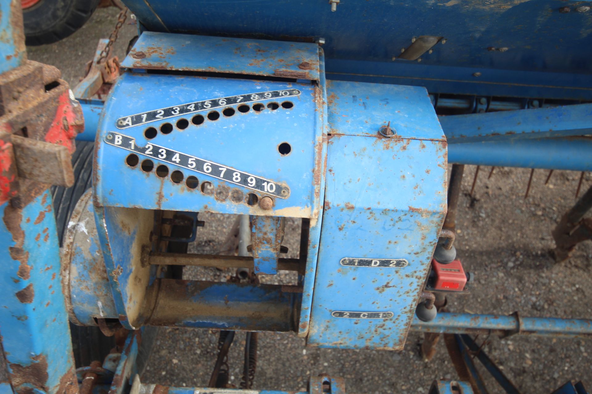 Nordsten 3m spring tine drill. Previously used for maize. Manual held. V - Image 20 of 56