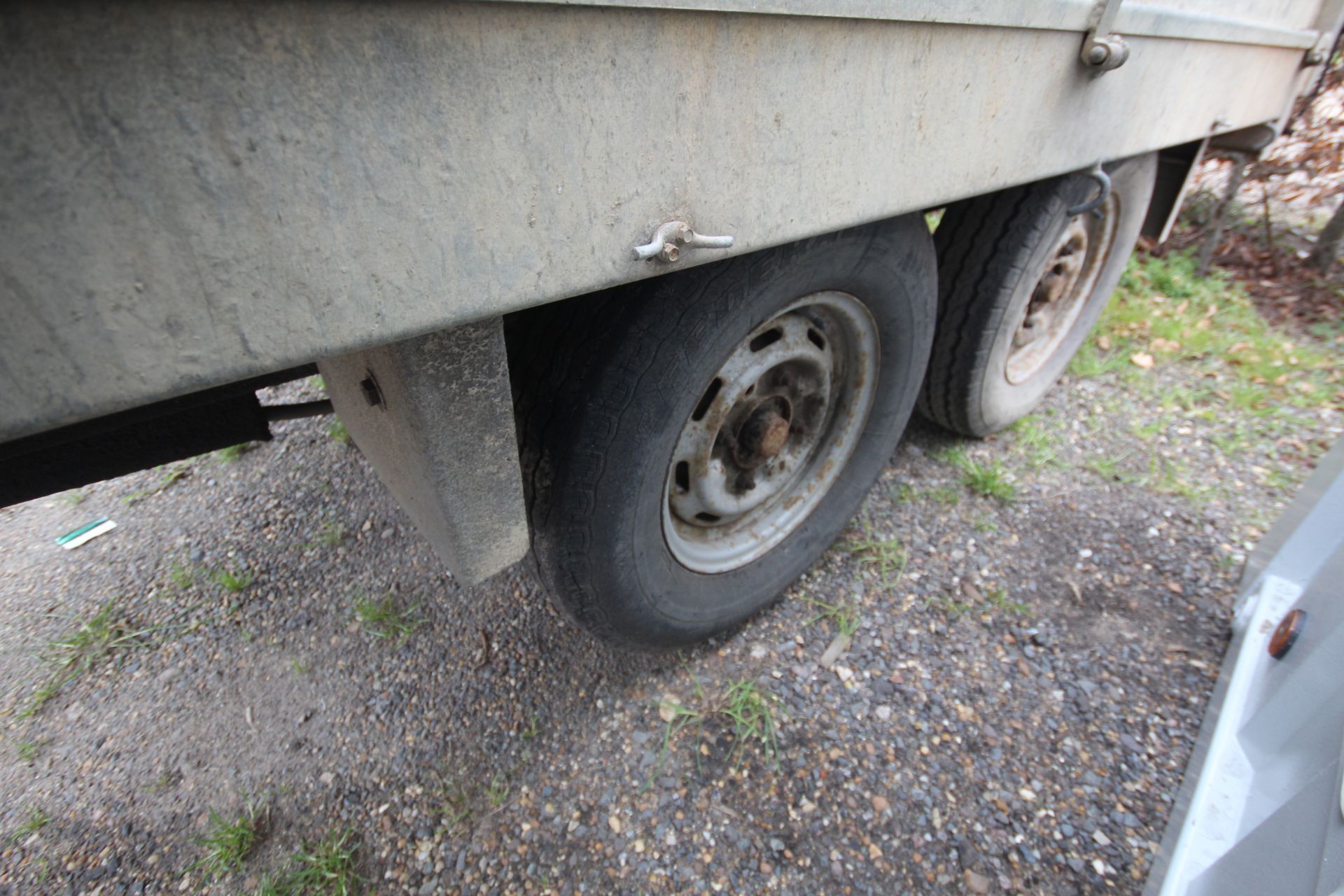 Warwick 8ft x 5ft twin axle flatbed tipping trailer. With drop sides. Control box held. - Image 10 of 29