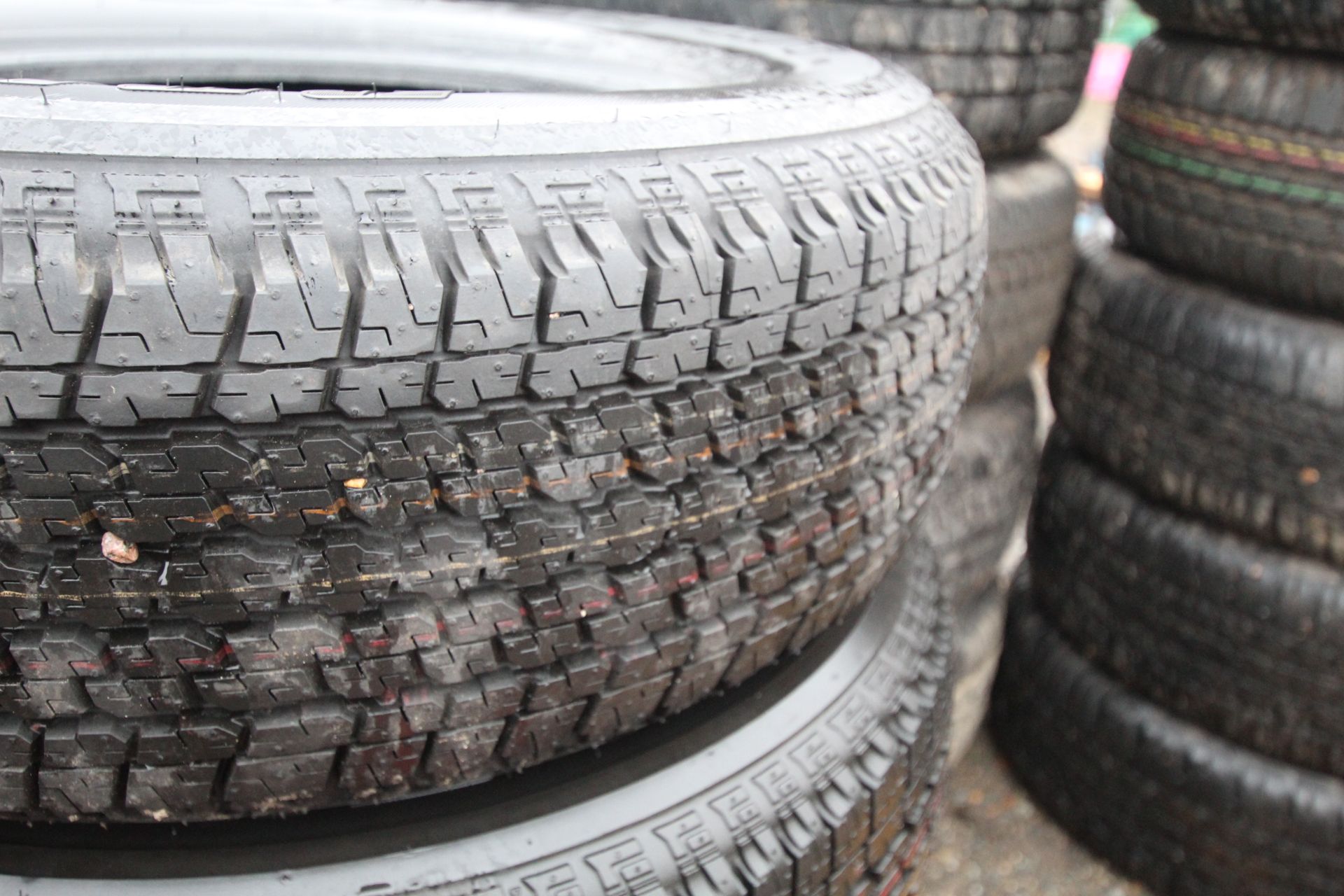 4x 265/65R17 112S Bridgestone Dueler 693iii tyres. 2x A/T 2x H/T. As new dealer demount. V - Image 3 of 6