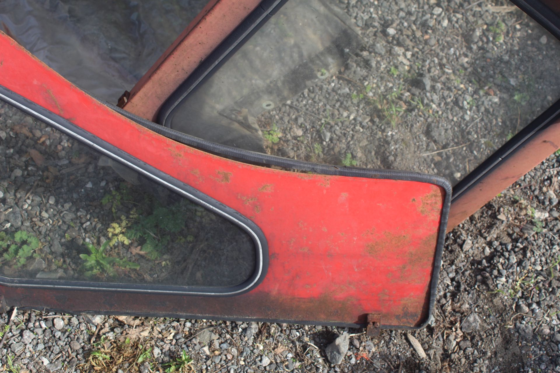 Massey Ferguson 240 cab and mudguards. - Image 3 of 16