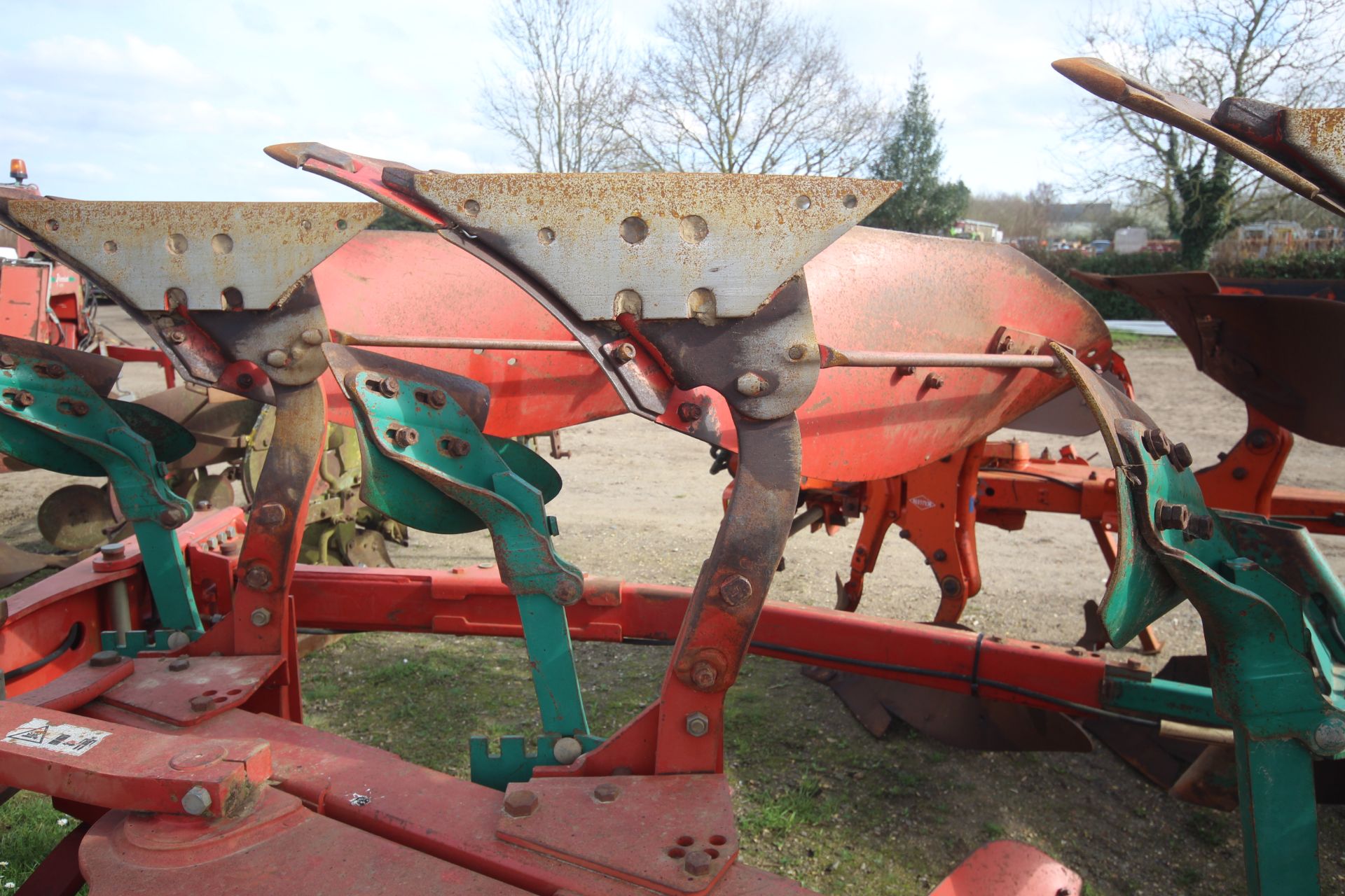 Kverneland LD85 5F reversible plough. With press arm. V - Image 24 of 29