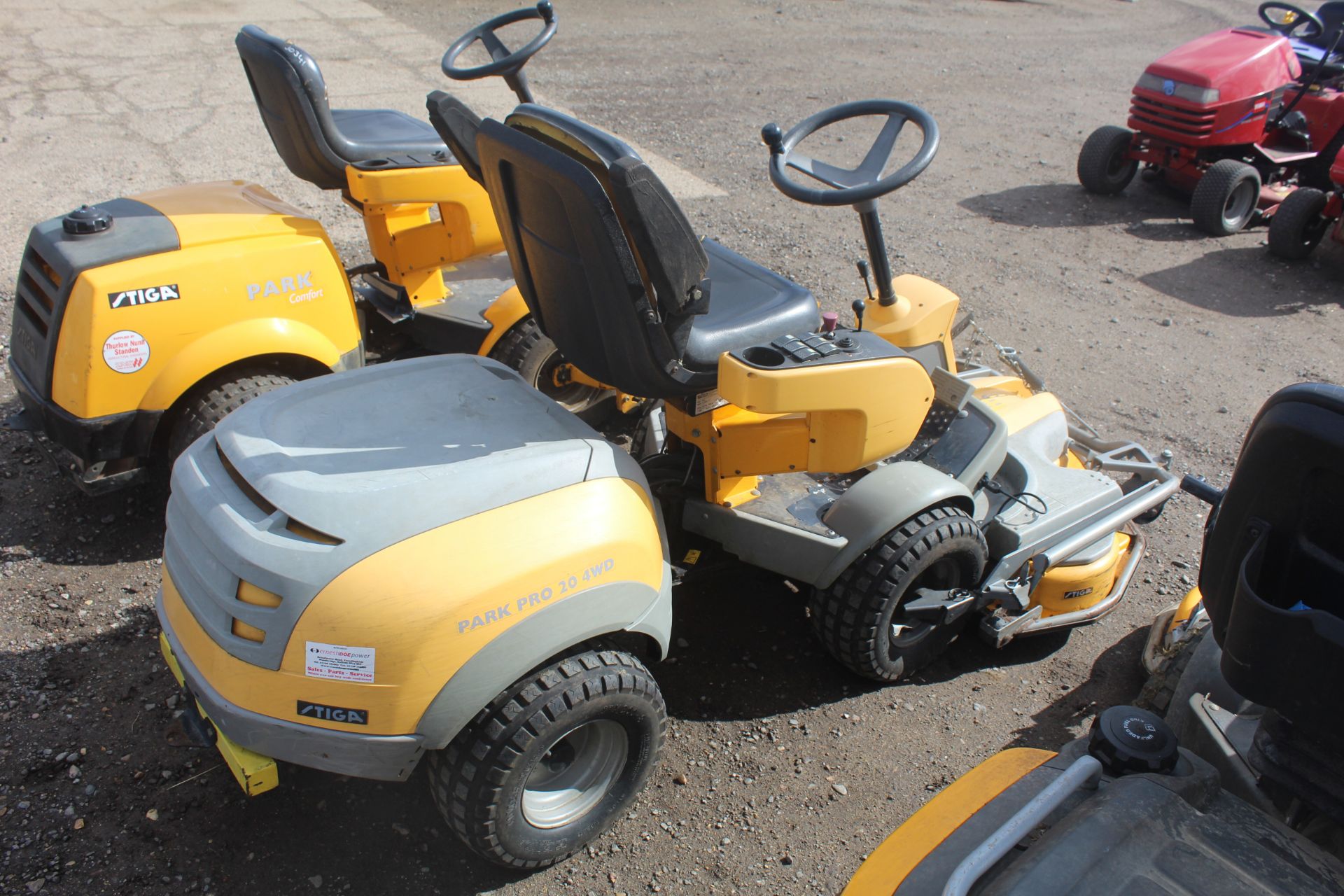 Stiga Park Pro 20 4WD out-front ride-on mower. 550 hours. With Briggs & Stratton 20HP petrol - Image 3 of 24