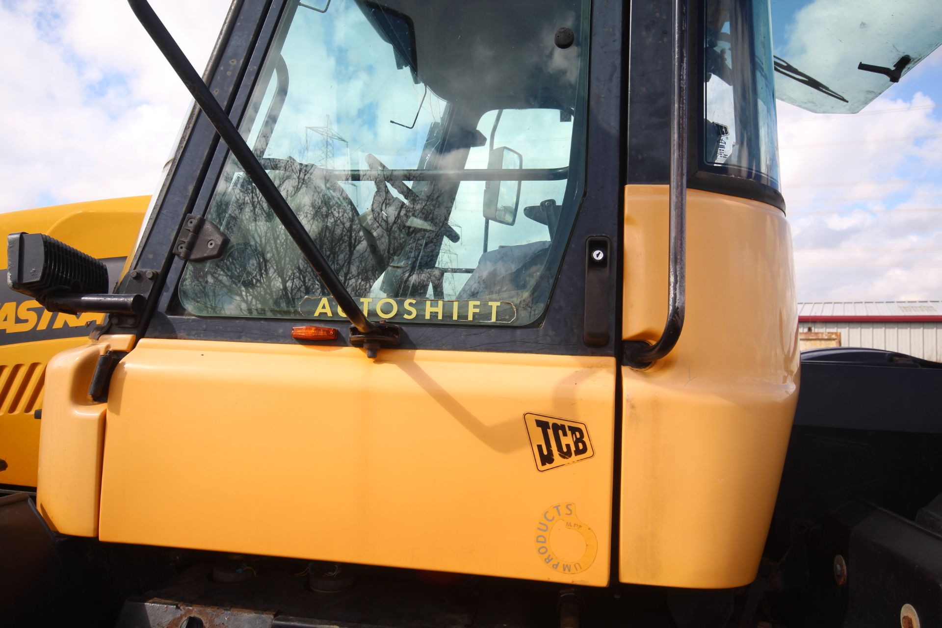 JCB Fastrac 3185 Autoshift 4WD tractor. Registration X642 AHT. Date of first registration 04/09/ - Image 21 of 71