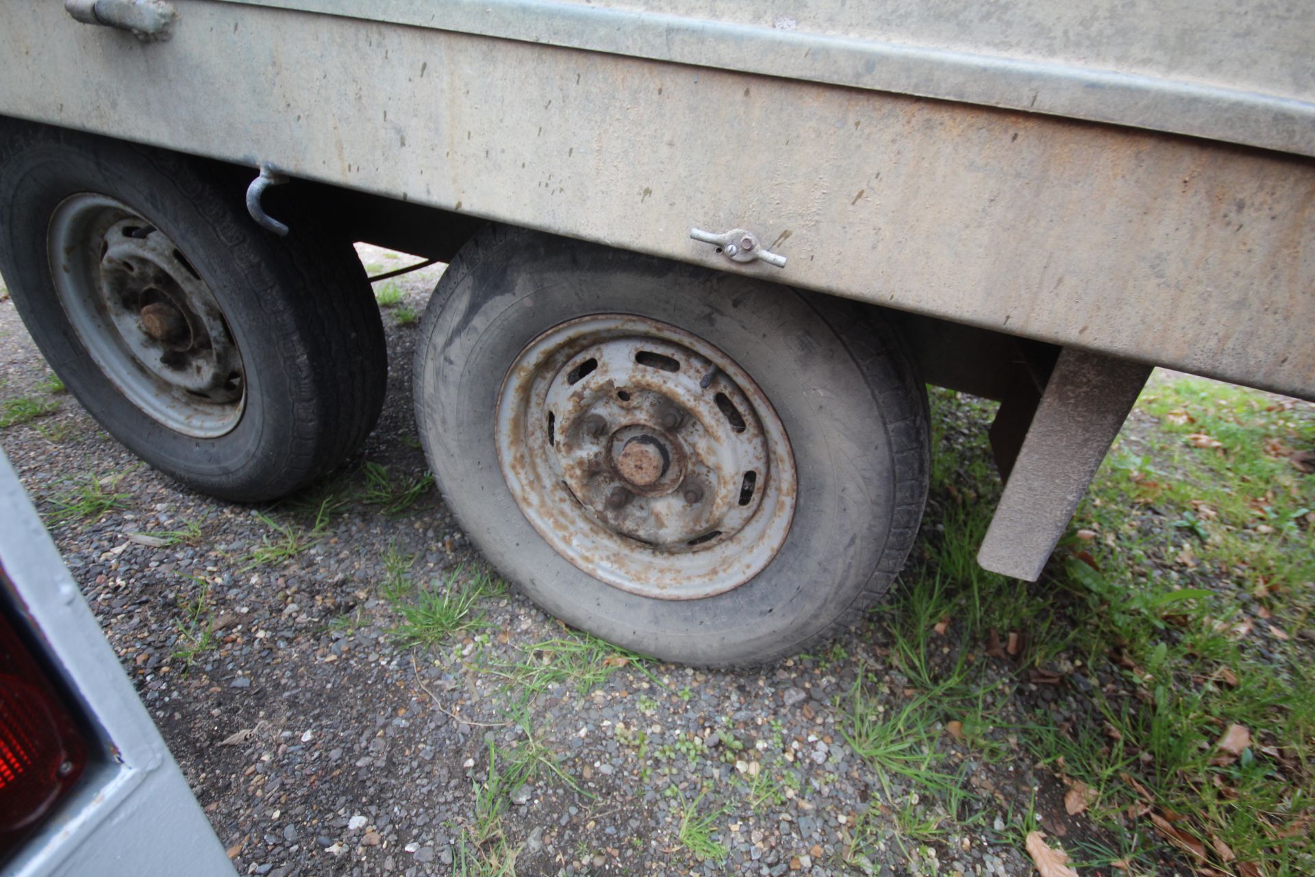 Warwick 8ft x 5ft twin axle flatbed tipping trailer. With drop sides. Control box held. - Image 13 of 29