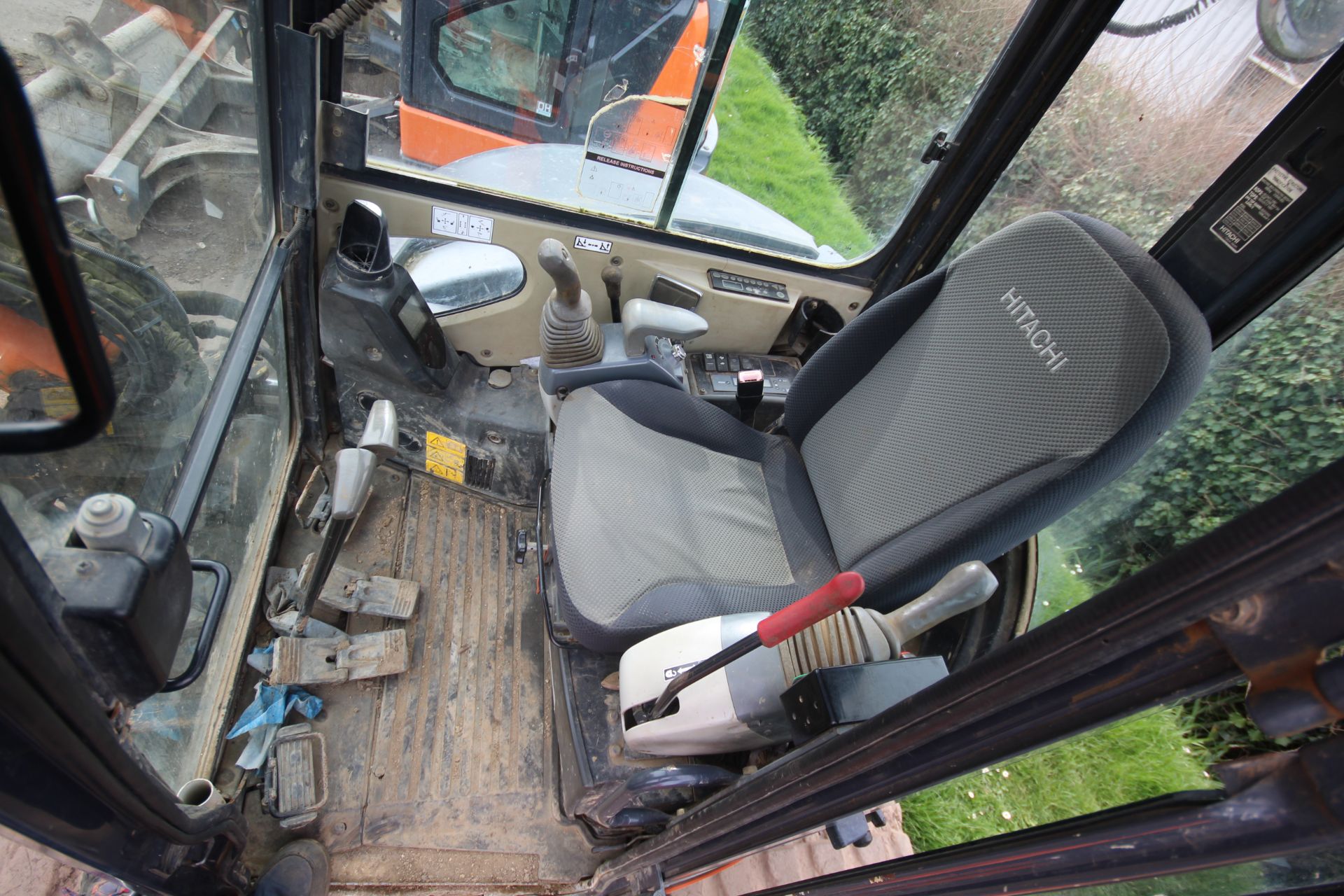 Hitachi Z-Axis 52U-3 CLR 5T rubber track excavator. 2013. 5,066 hours. Serial number HCM - Image 51 of 71