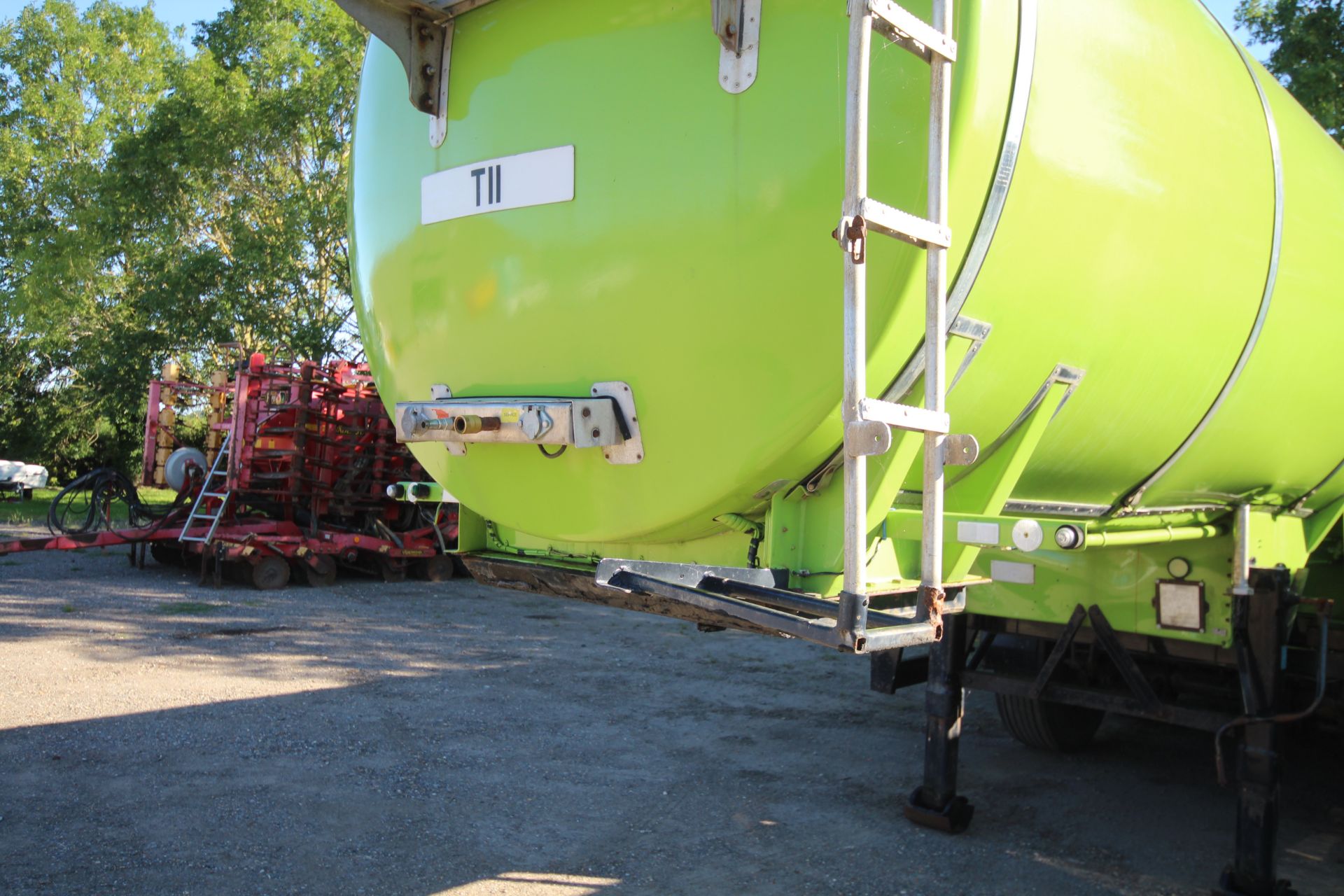 Dairy Products Transport 24,575L stainless steel tri-axle tanker. Registration A160342. Date of - Image 9 of 54