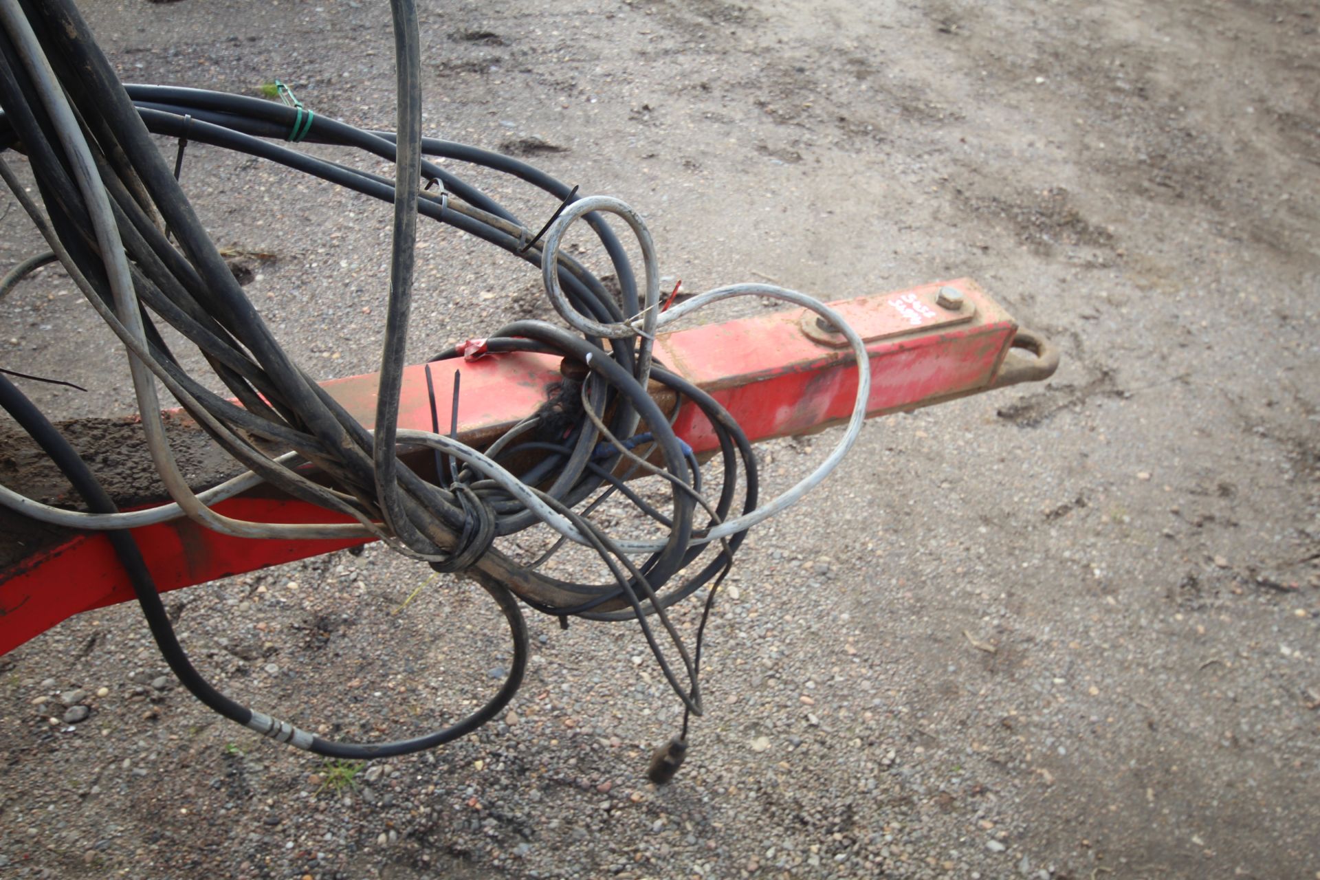 Vaderstad Rapid 400F 4m drill. Comprising rigid tines, two rows of disc coulters, tyre packer, - Image 37 of 38