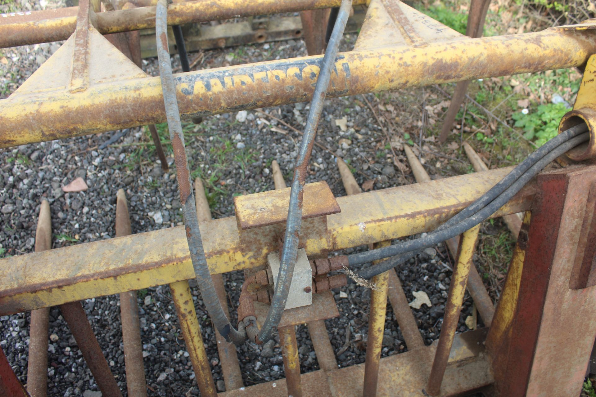 Sanderson muck grab. JCB Q-Fit brackets. - Image 6 of 16