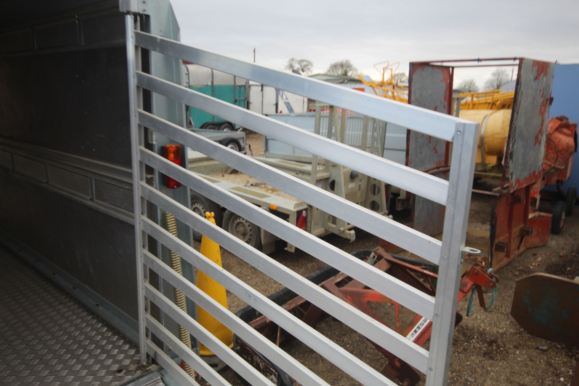 Ifor Williams TA5G 10ft x 6ft twin axle livestock trailer. With dividing gate. Mainly used for hay - Image 35 of 52