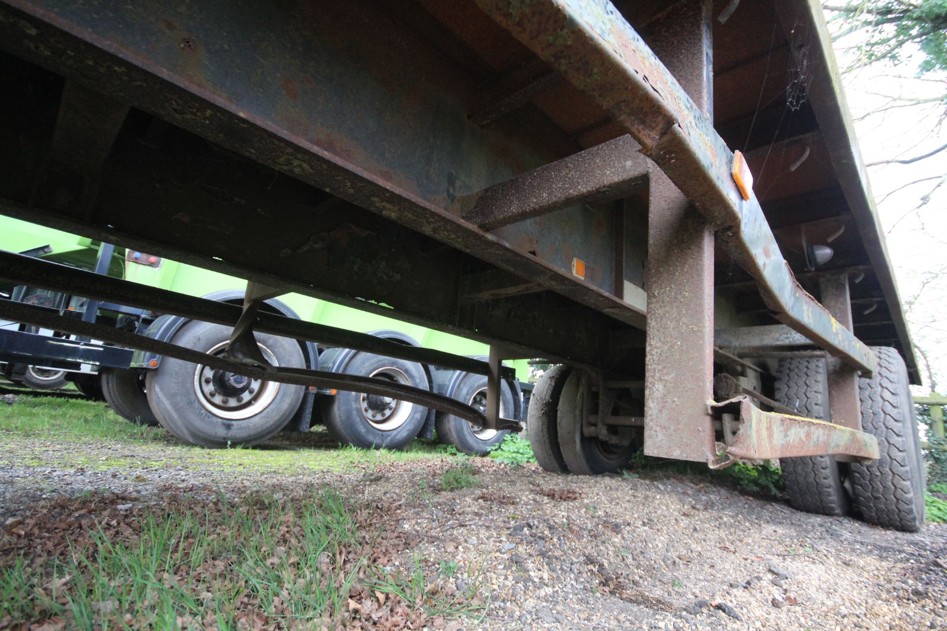 40ft twin axle straw trailer. With dolly and metal floor. V - Image 14 of 42