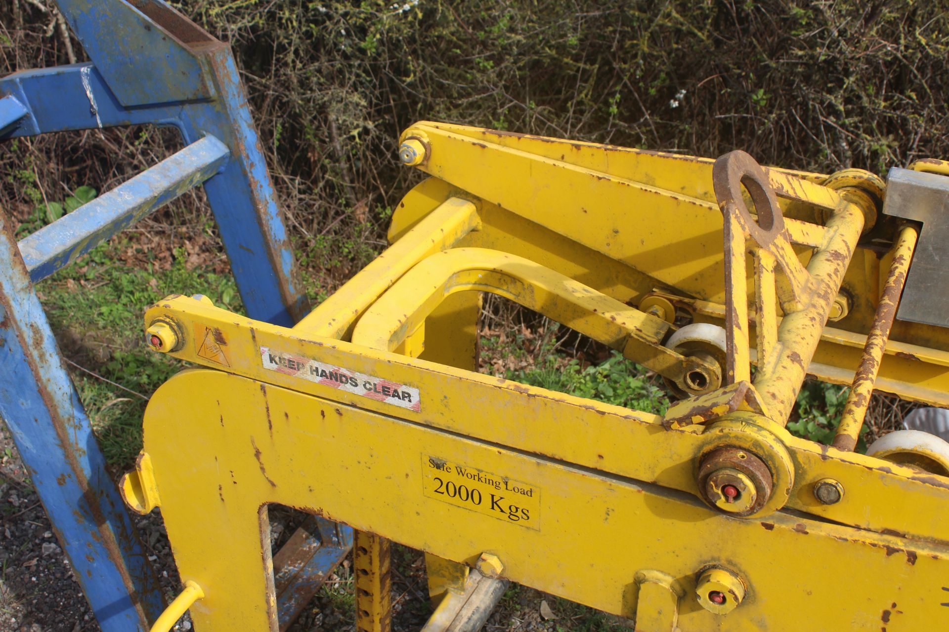 Block grab for loader. For sale on behalf of the Directors, pending liquidation. V - Image 2 of 11