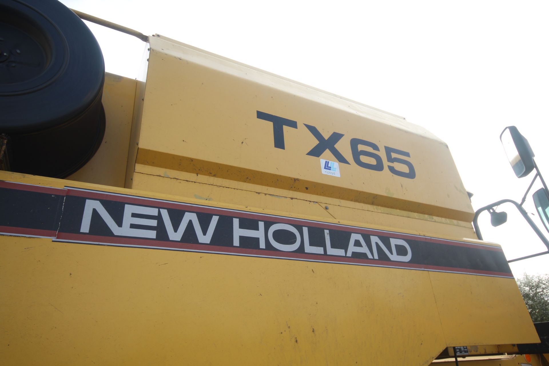 New Holland TX65 5 straw walker combine harvester. Registration N887 SKS. Date of first registration - Image 60 of 163