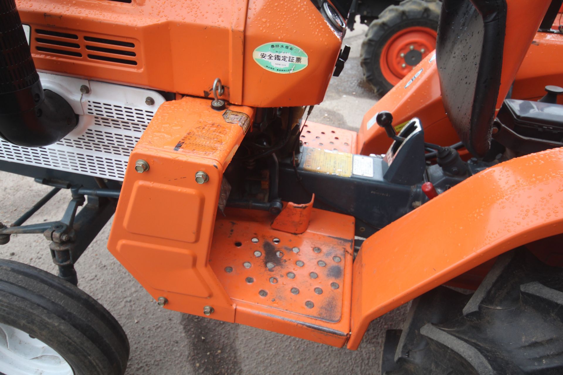 Kubota ZB1500 2WD compact tractor. 896 hours. 8-18 rear wheels and tyres @ 90%. - Image 25 of 31