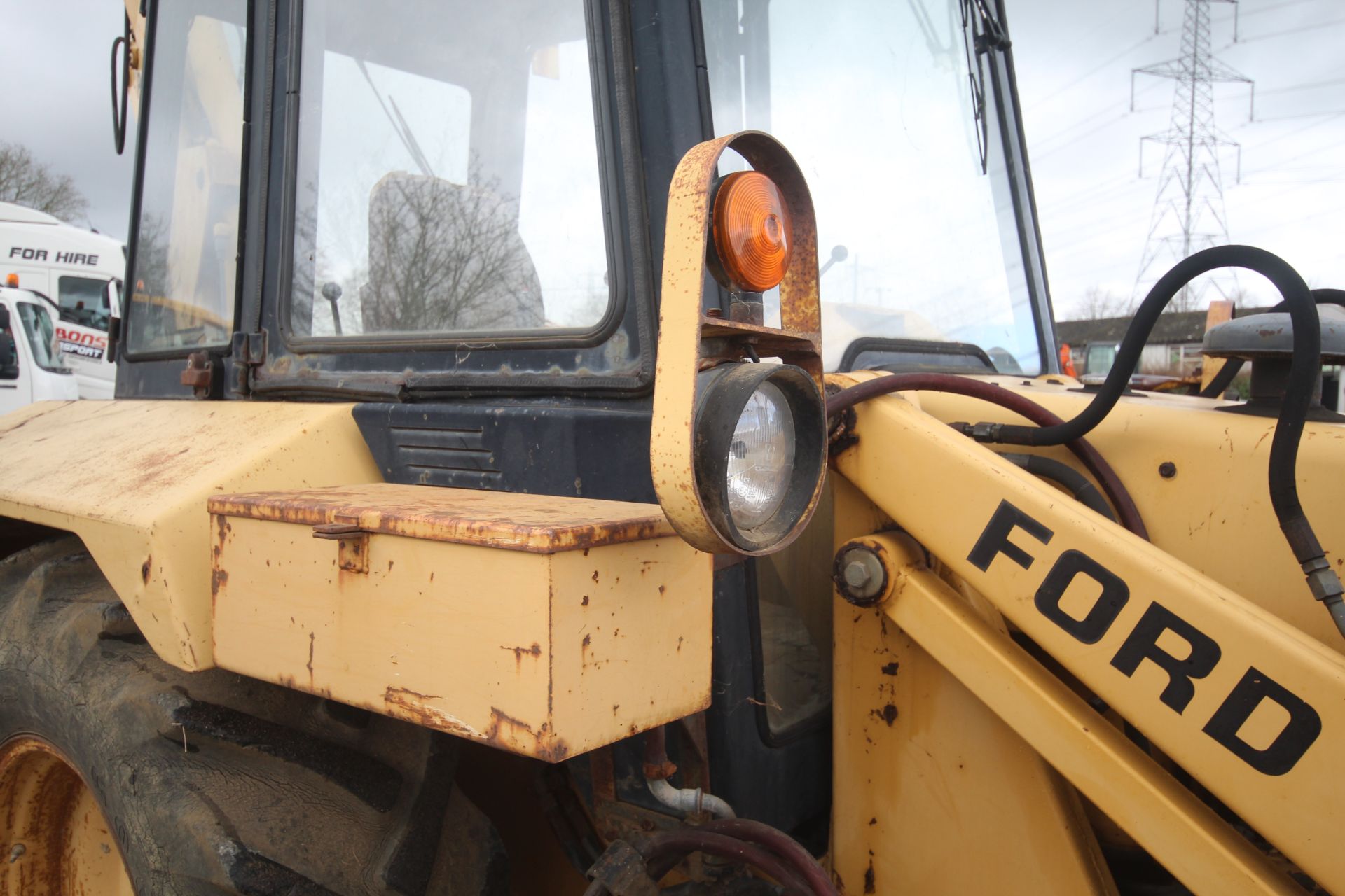 Ford 655 4WD backhoe loader. Registration F829 MVX. Date of first registration 03/10/1988. Showing - Image 23 of 87