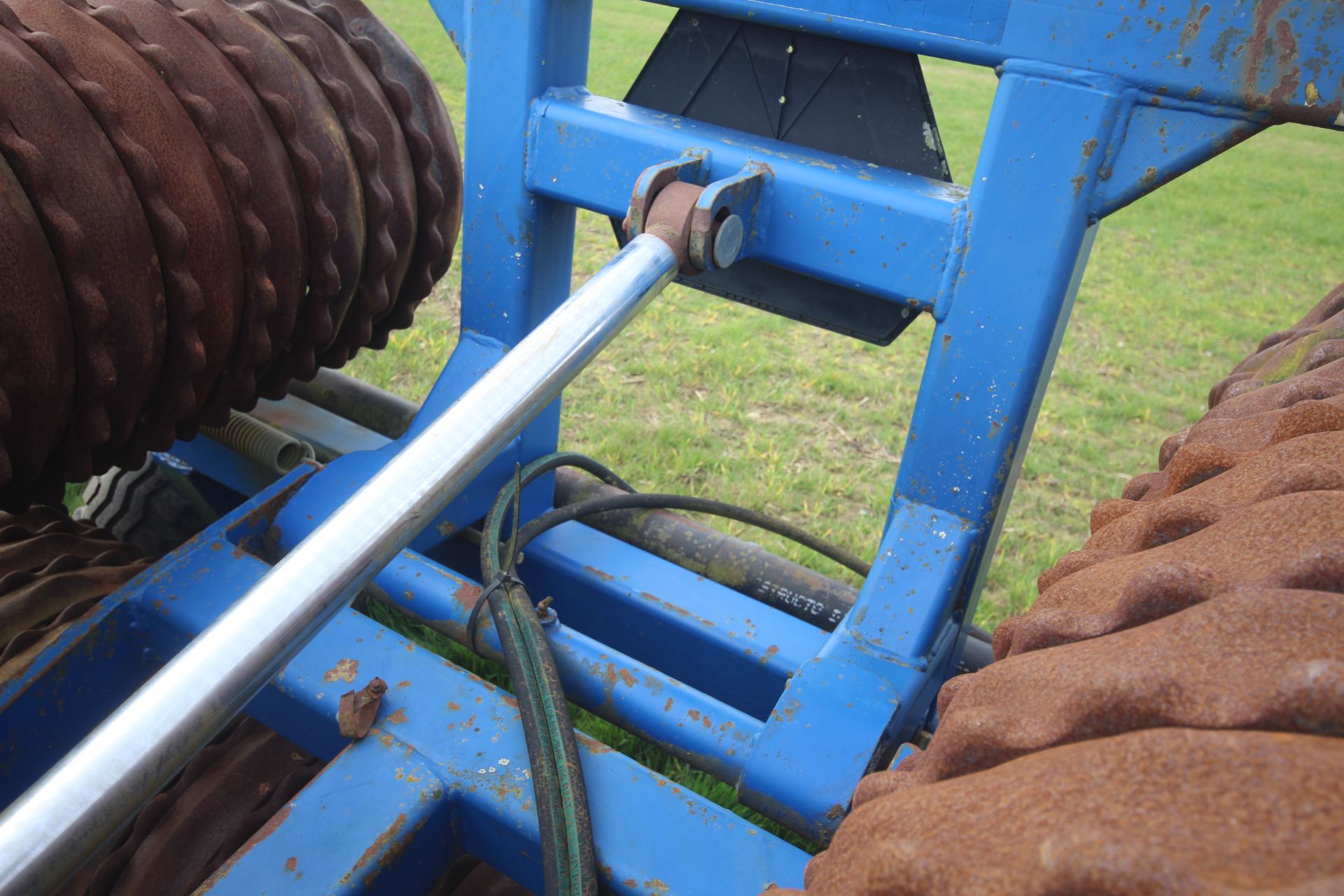 Dalbo 6.3m hydraulic folding rolls. With Snowflake rings. From a local Deceased estate. - Image 8 of 22