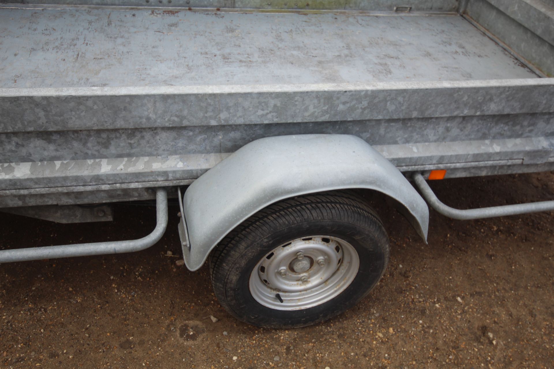 Lider 1T 10ft x 5ft 6in single axle tilt bed trailer. With brakes, bolt on sides, recent new tyres - Image 7 of 30