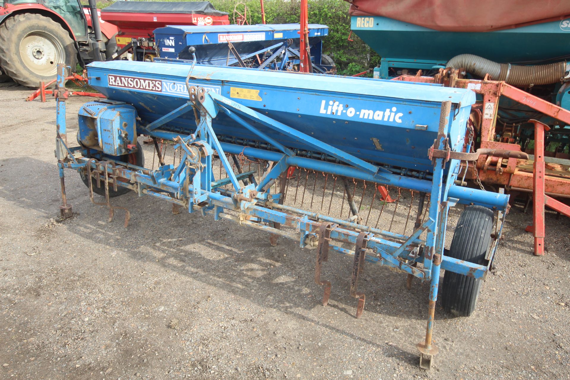 Nordsten 3m spring tine drill. Previously used for maize. Manual held. V