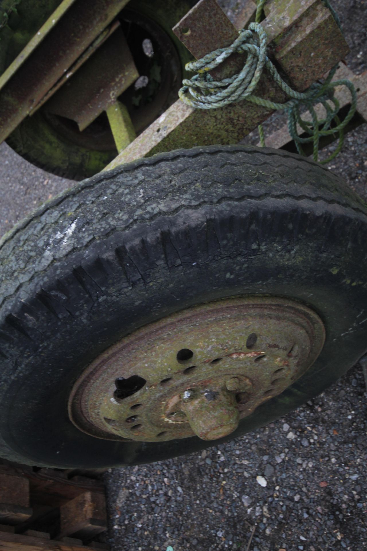 Single axle trailer chassis. - Image 6 of 6