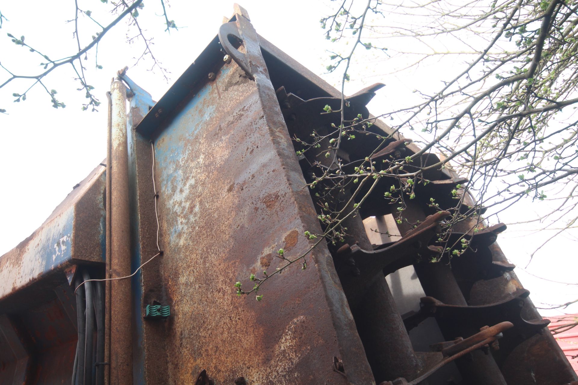 Bunning 12T single axle muck spreader. With twin vertical beaters, slurry door and removable - Image 20 of 31