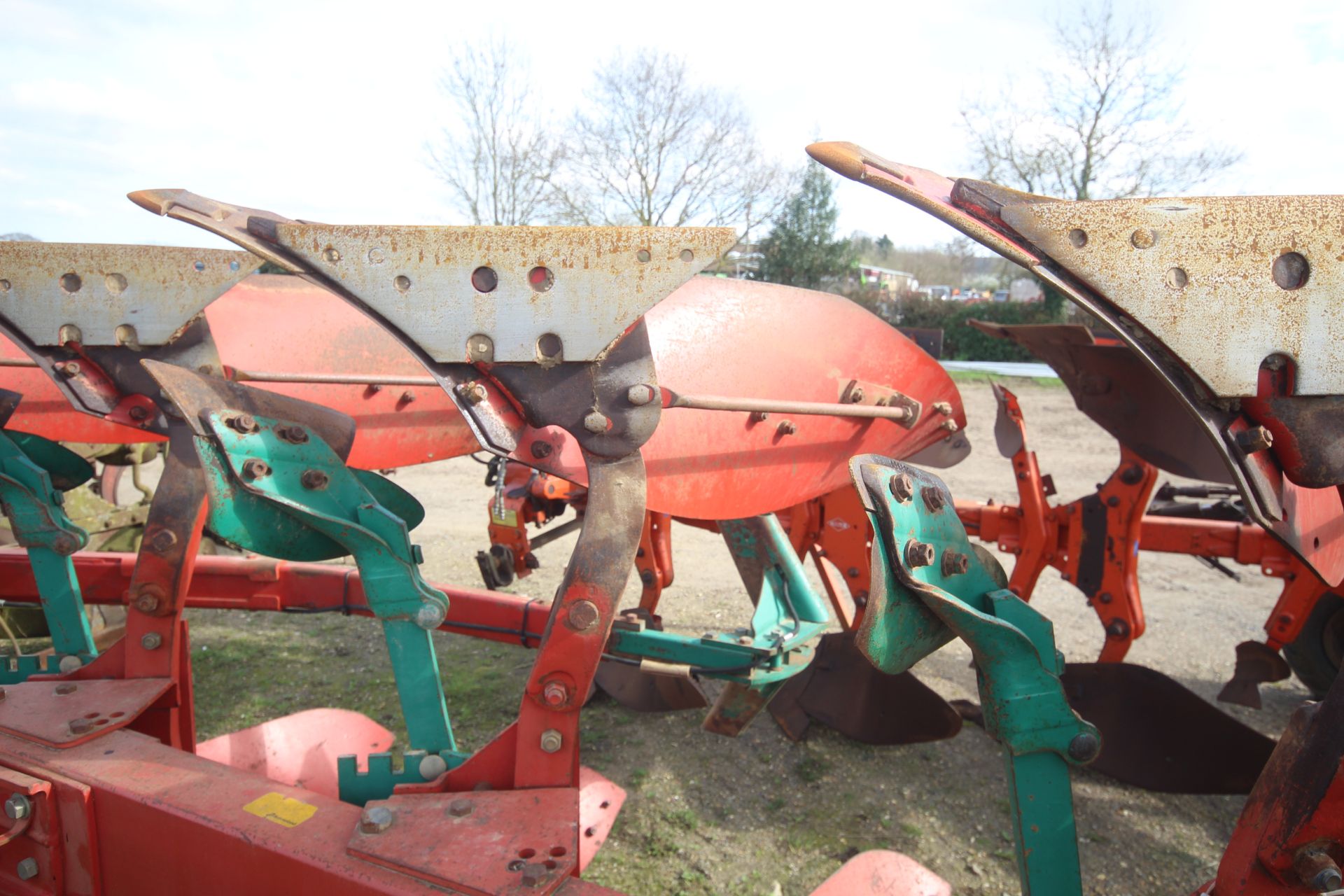 Kverneland LD85 5F reversible plough. With press arm. V - Image 22 of 29