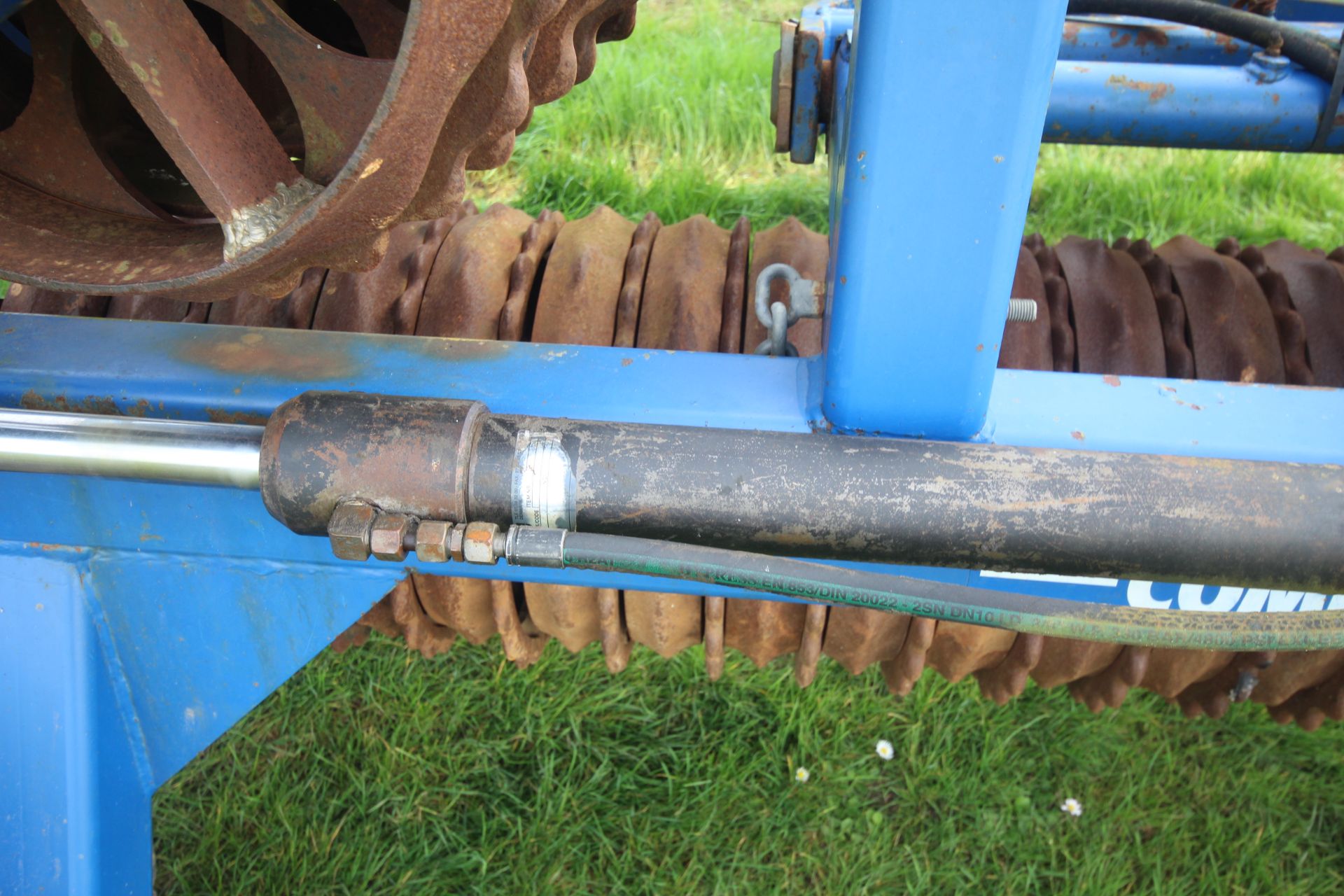 Dalbo 6.3m hydraulic folding rolls. With Snowflake rings. From a local Deceased estate. - Image 12 of 22