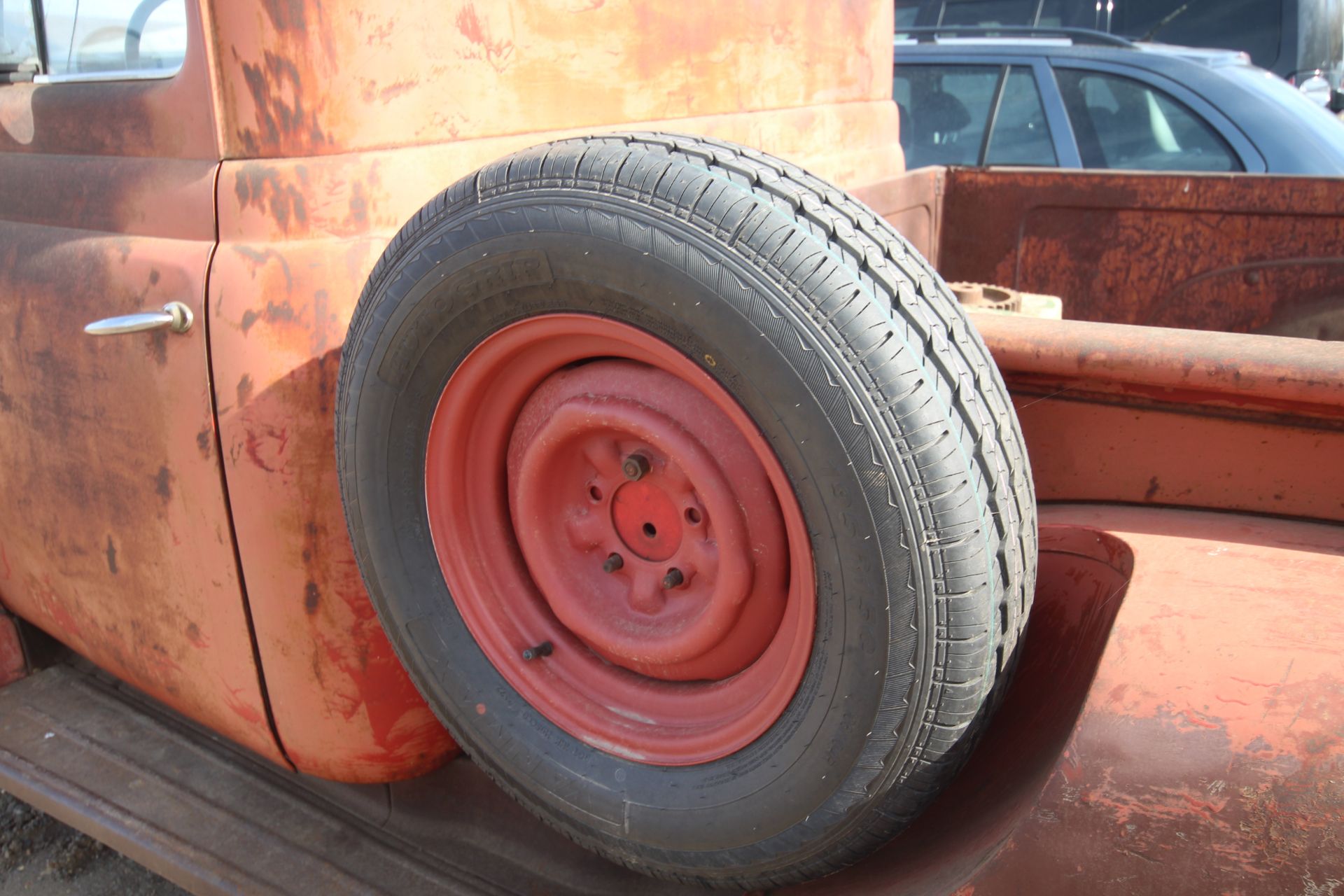 International R100 petrol pick-up. Registration 161 XVY. 1954. Vendor reports a lot of - Image 26 of 54