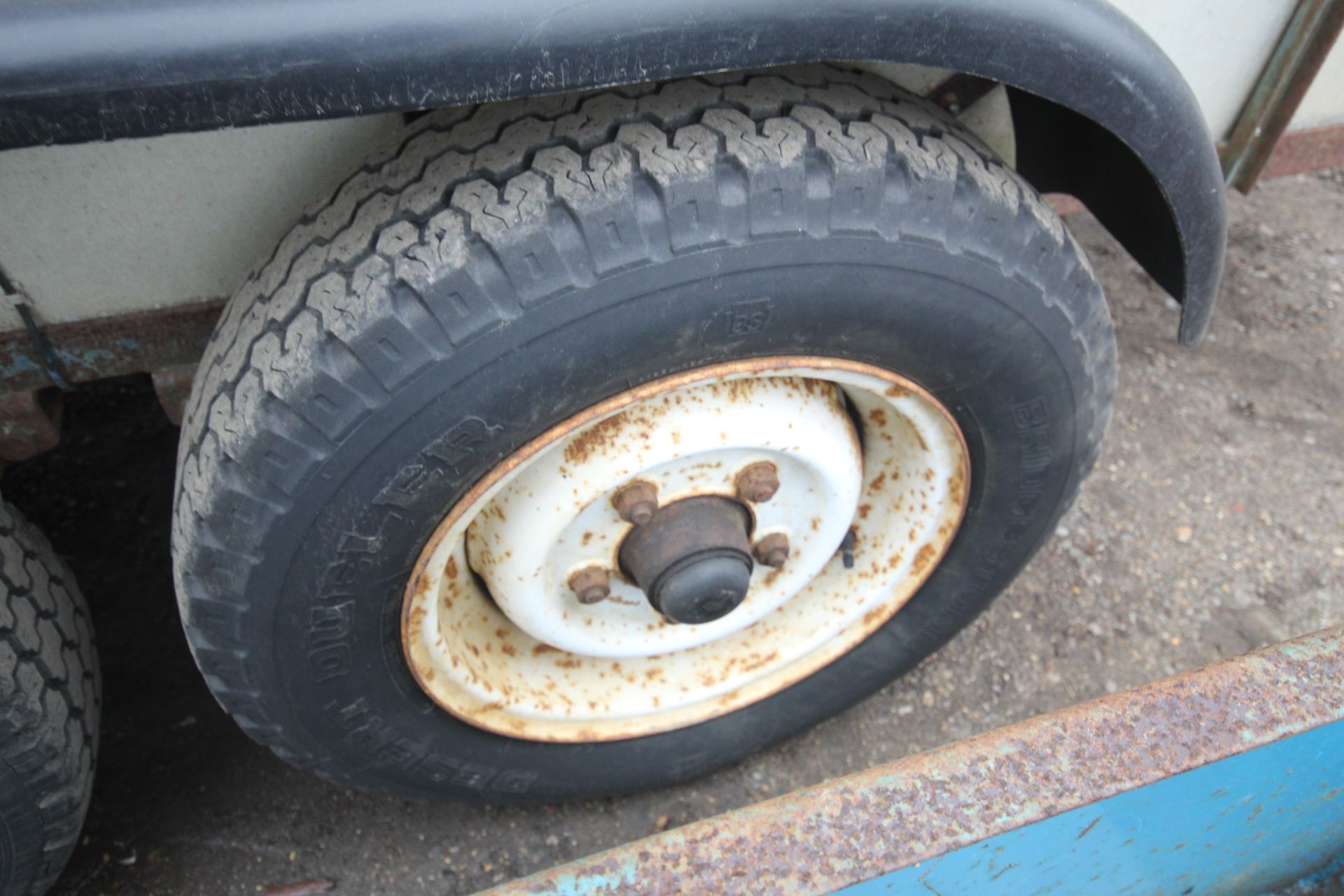 Twin axle livestock trailer. - Image 35 of 38