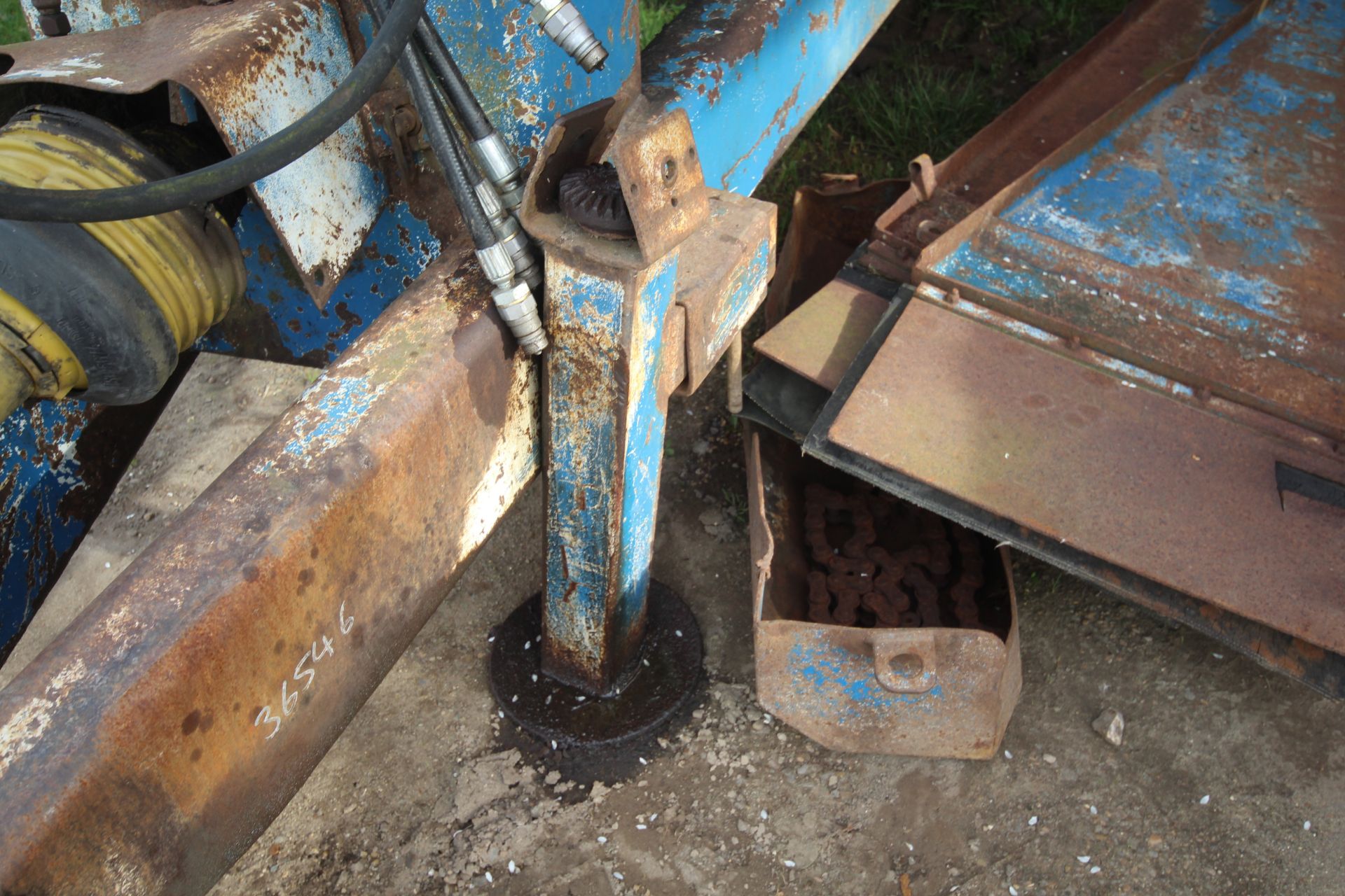 Bunning 12T single axle muck spreader. With twin vertical beaters, slurry door and removable - Image 8 of 31