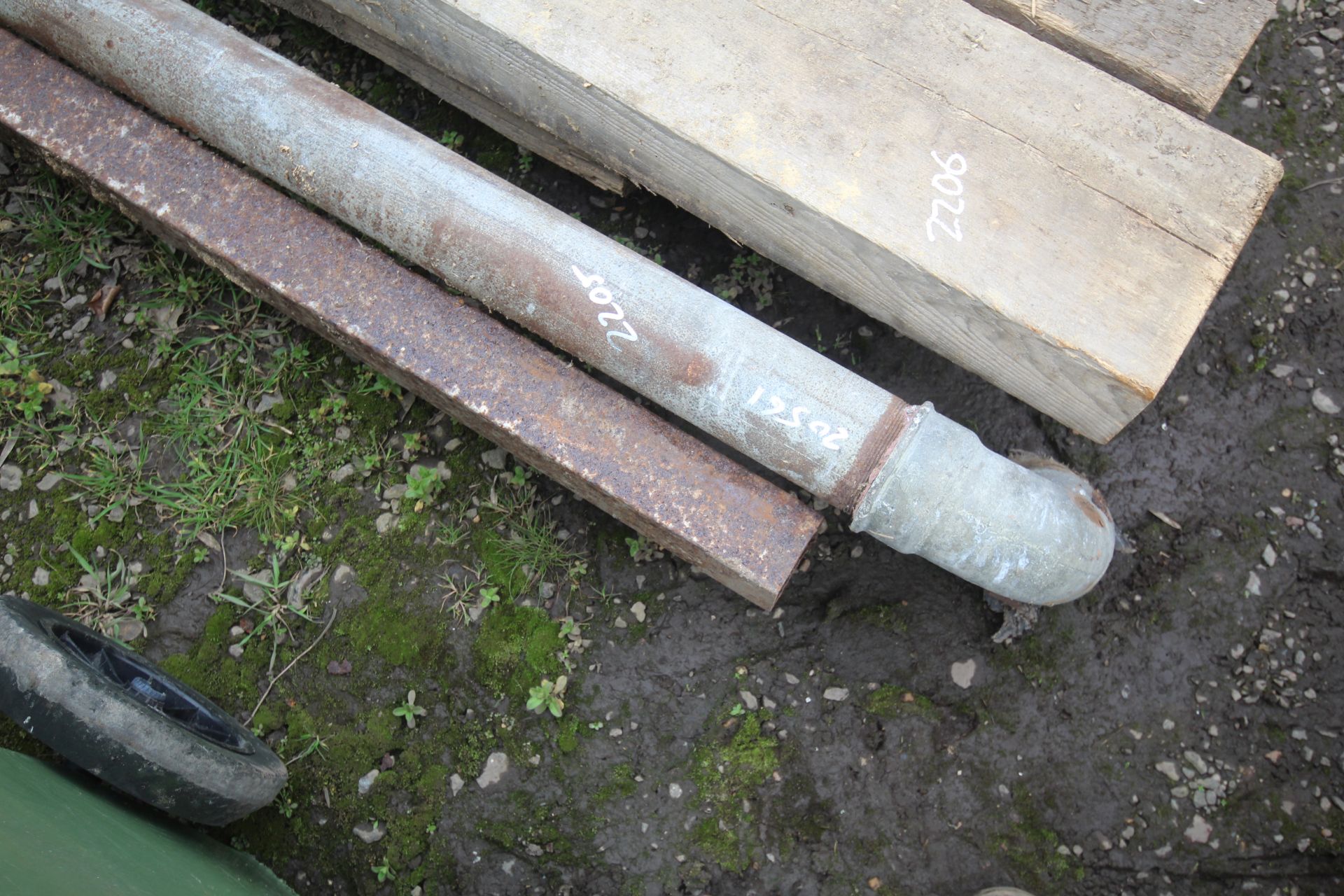 Large galvanised pipe and box section steel. V - Image 2 of 7