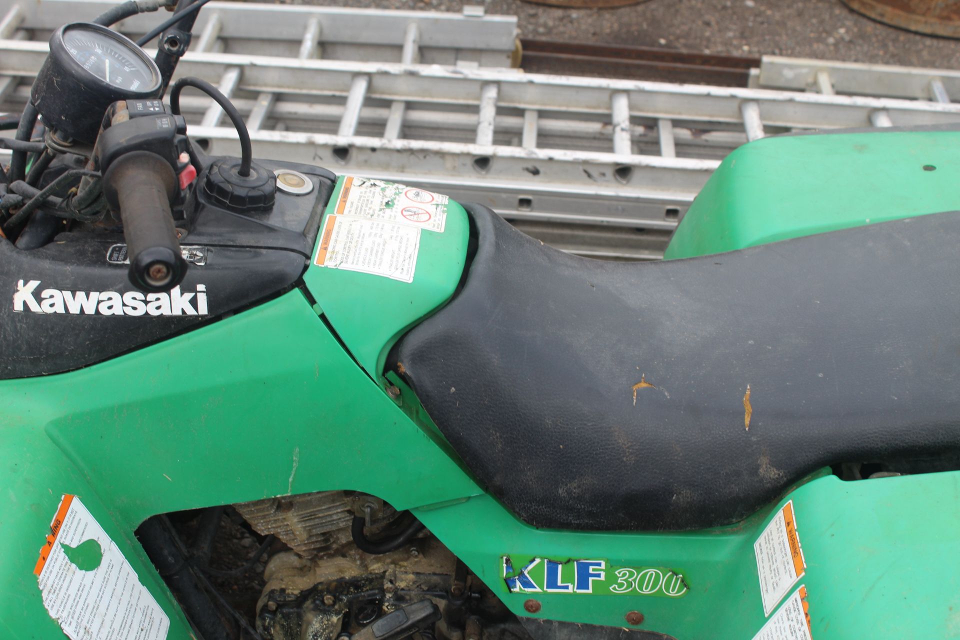 Kawasaki KLF 300 300cc 2WD quad bike. Key held. V - Image 9 of 28