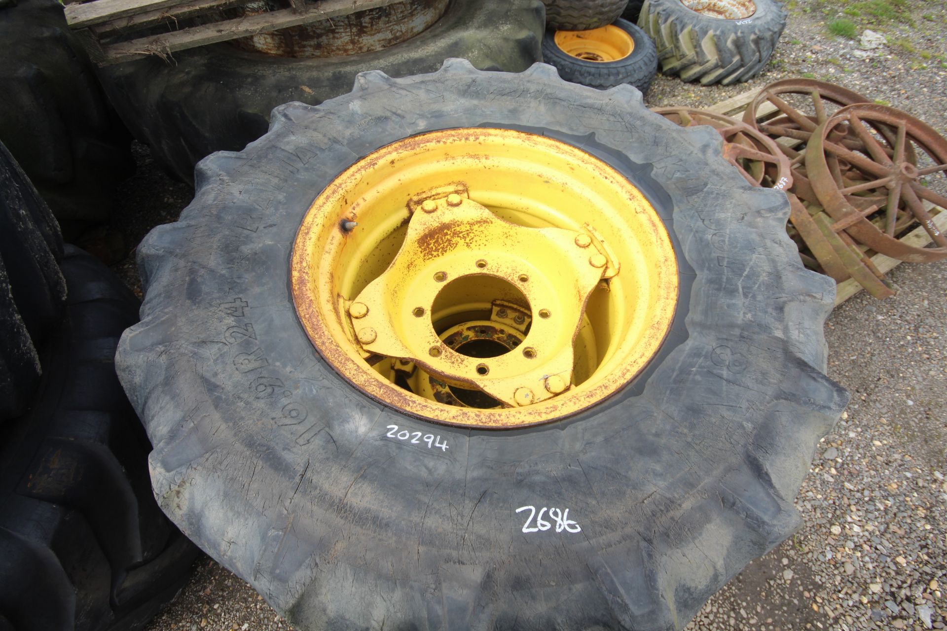 Pair of John Deere 16.9R24 wheels and tyres. V - Image 3 of 5