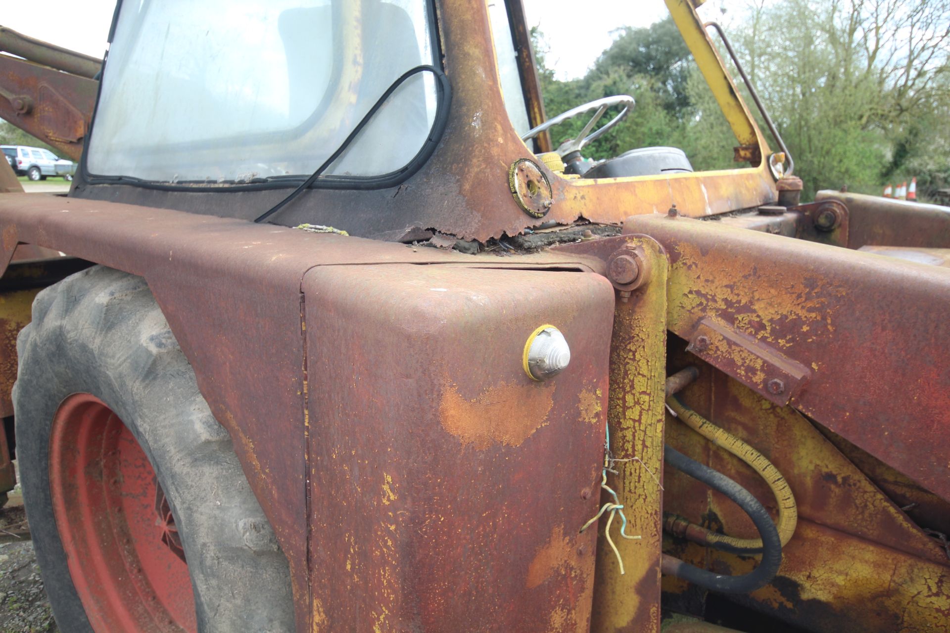 JCB 3C II 2WD backhoe loader. Registration Q106 EPV. With two rear buckets. Vendor reports that - Image 24 of 85