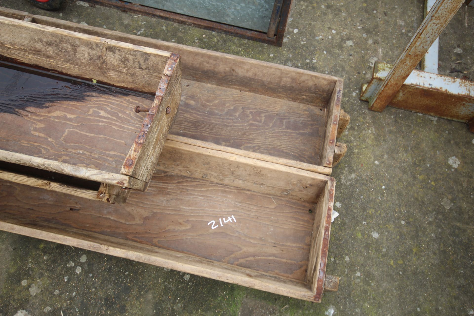 4x wooden sheep troughs. V - Image 2 of 4