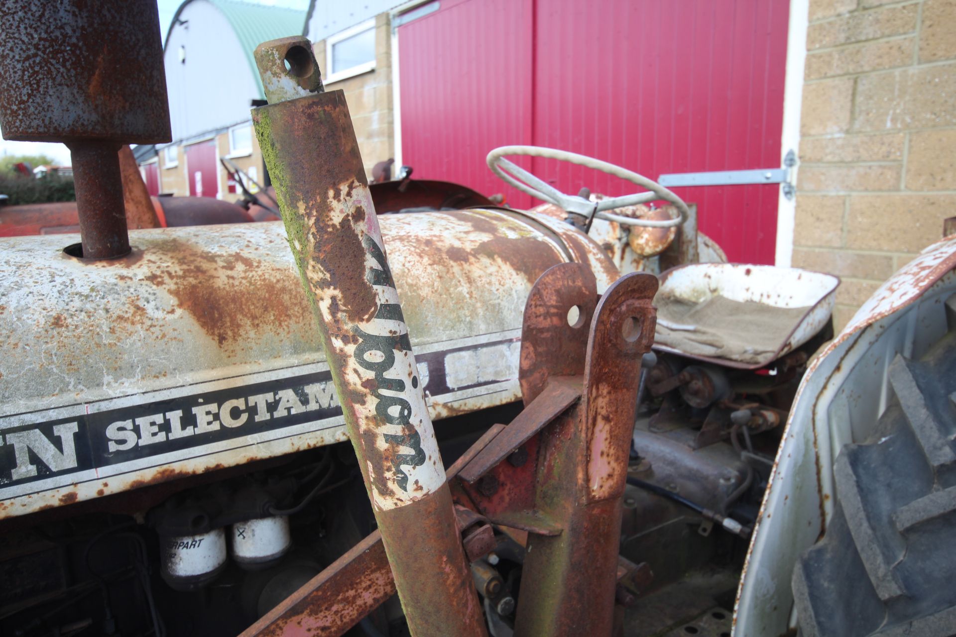 David Brown 990 Selectamatic 2WD tractor. Vendor reports that it starts runs and drives but requires - Image 13 of 45