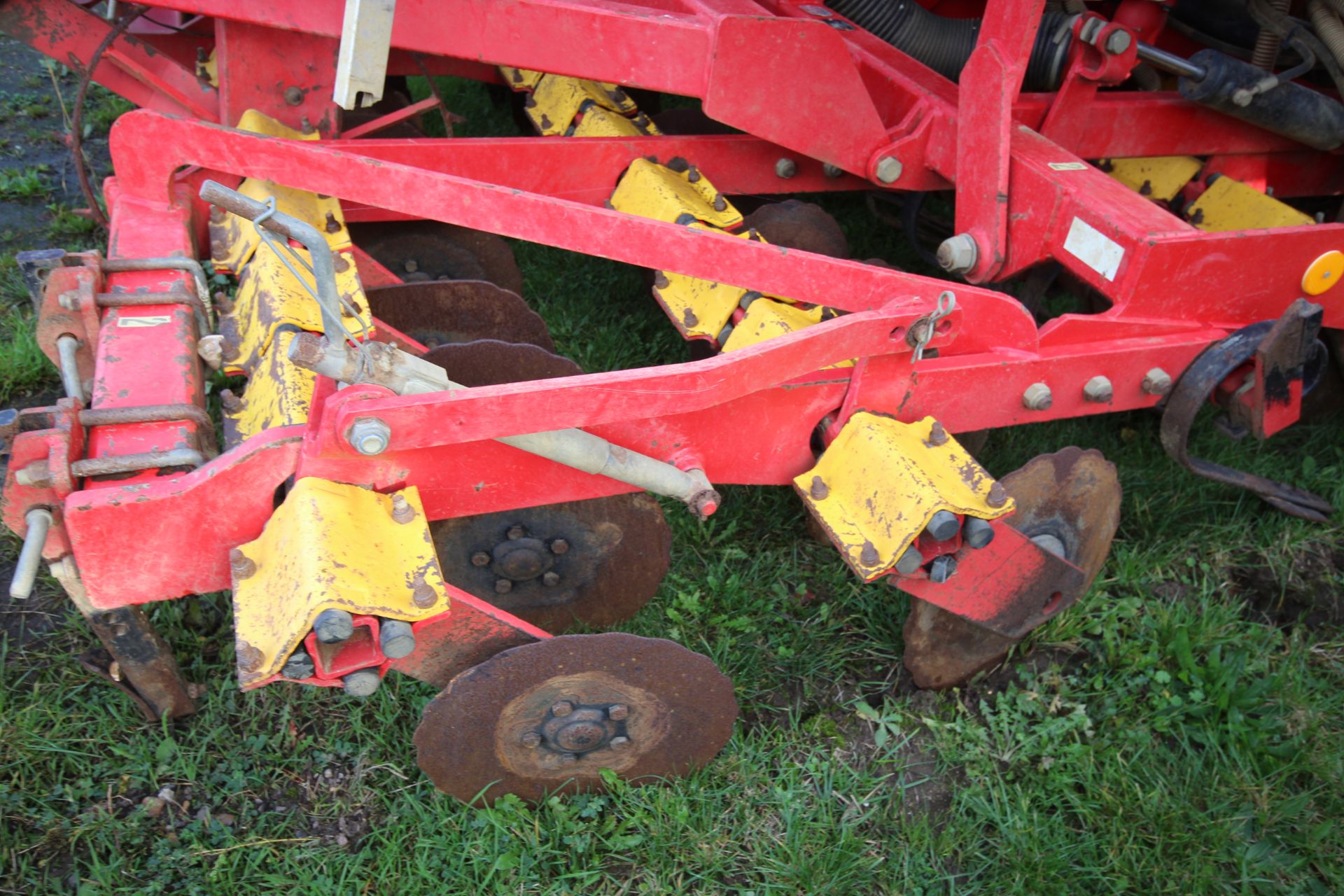 Vaderstad Rapid 400F 4m System Disc drill. With smooth tyre packer, front packer and spares. Control - Image 15 of 56