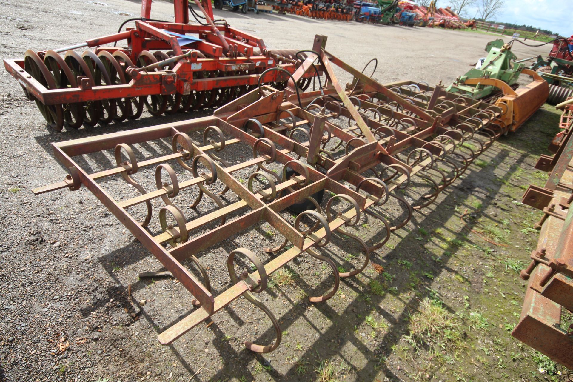 Rekord 5m mounted hydraulic folding spring tines. V - Image 4 of 16