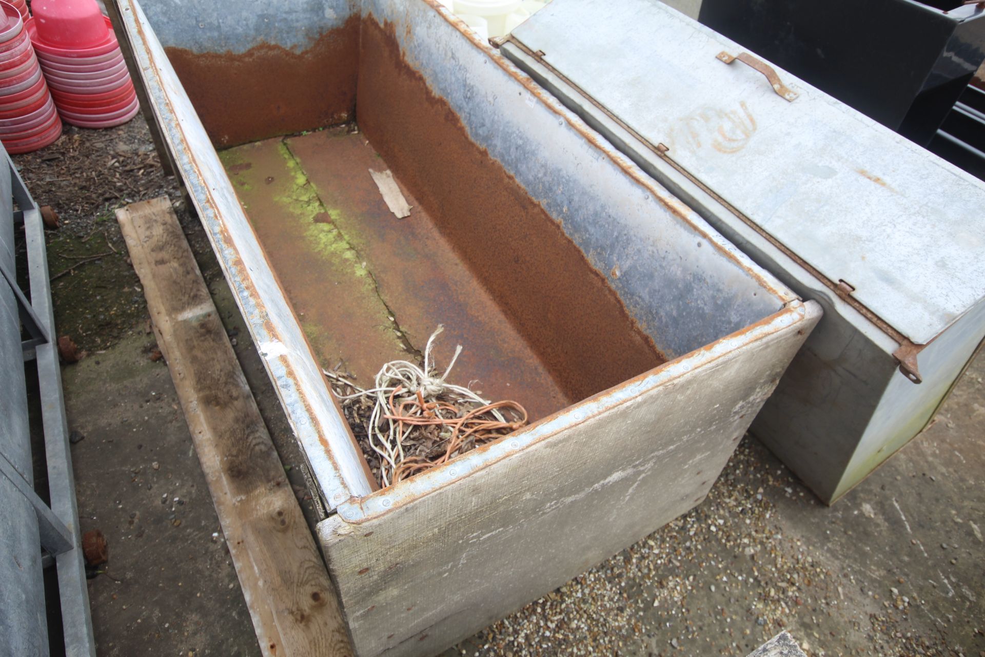 Galvanised cattle manger. - Image 2 of 2