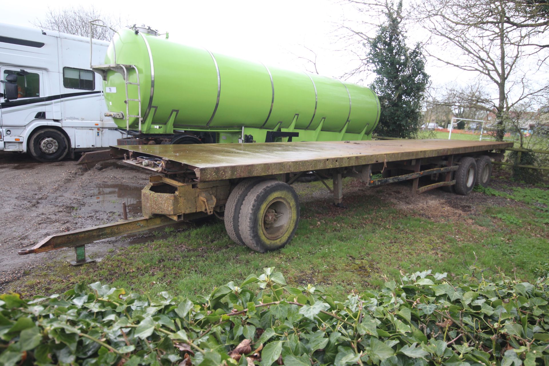 40ft twin axle straw trailer. With dolly and metal floor. V