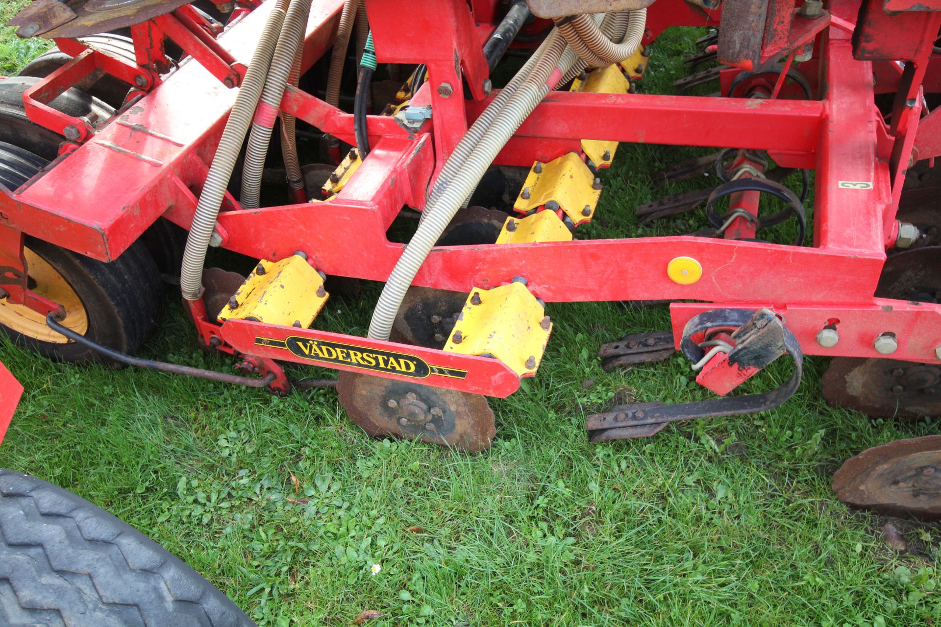Vaderstad Rapid 400F 4m System Disc drill. With smooth tyre packer, front packer and spares. Control - Image 37 of 56