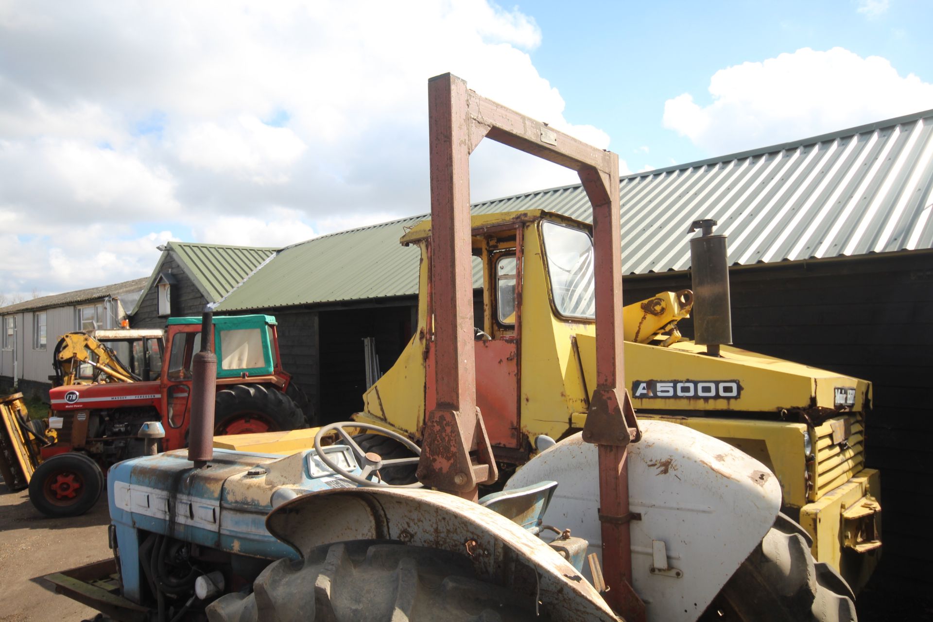 Ford 4000 Pre-Force 2WD tractor. Registration SRT 439F (expired). 13.6R36 rear wheels and tyres @ - Image 4 of 45