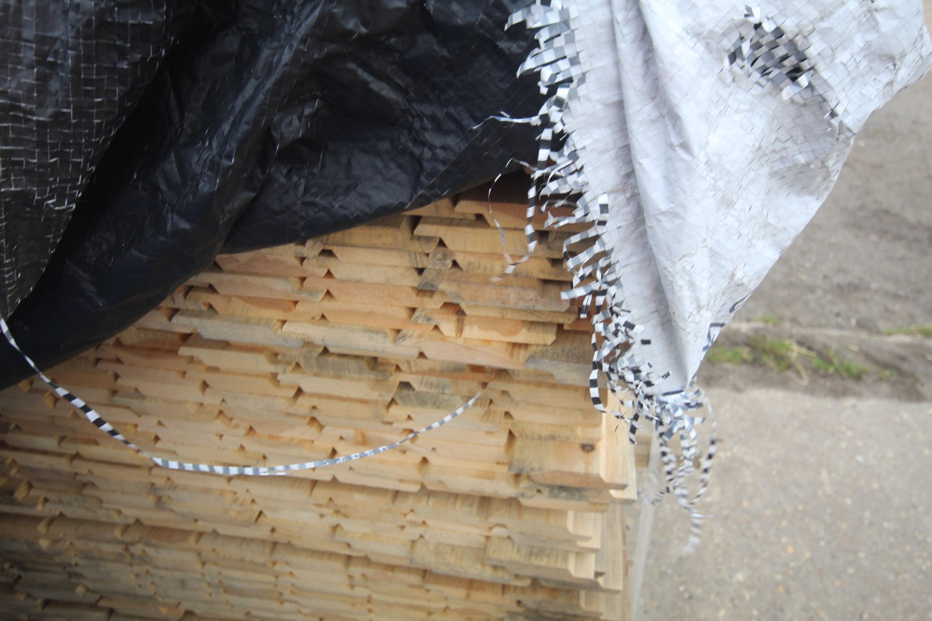 Large pack of unused timber. V - Bild 2 aus 3